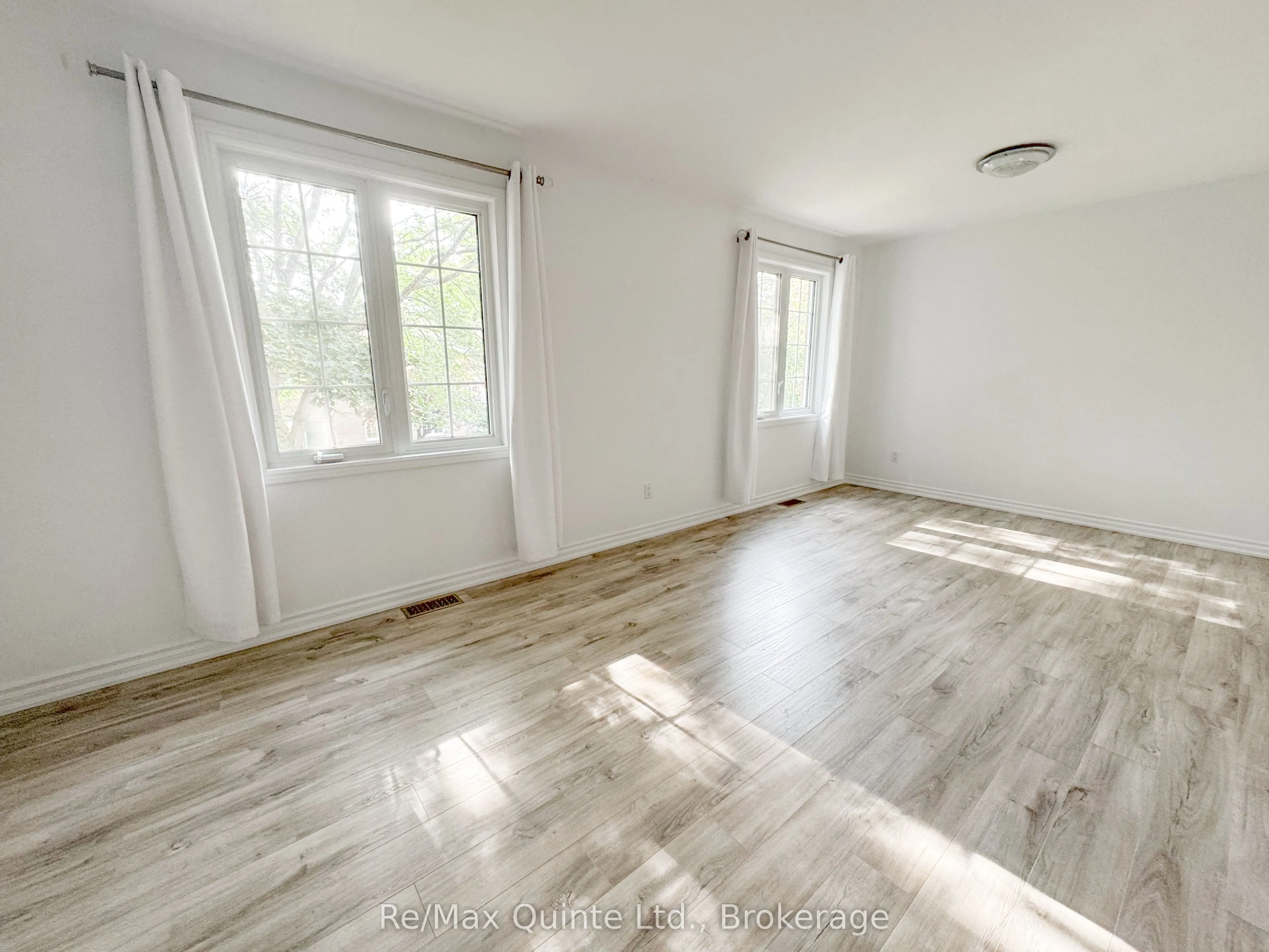 11 JANLYN Crescent #8