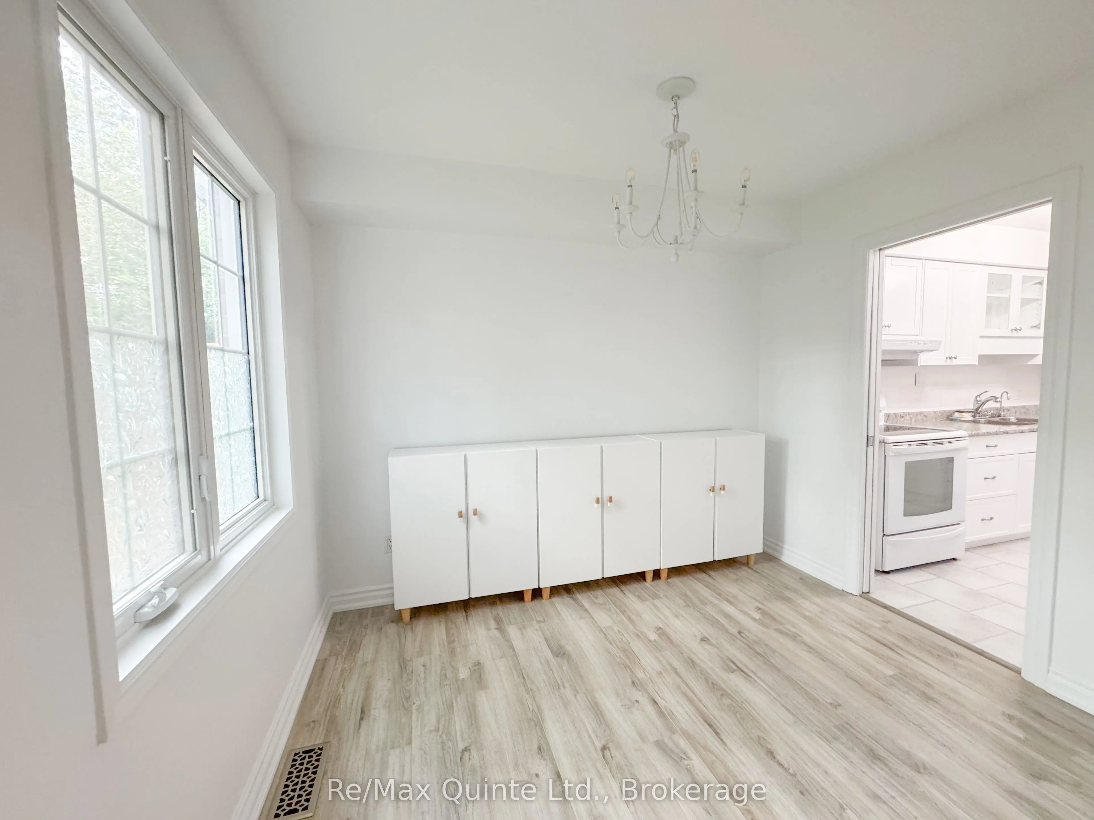 11 JANLYN Crescent #8