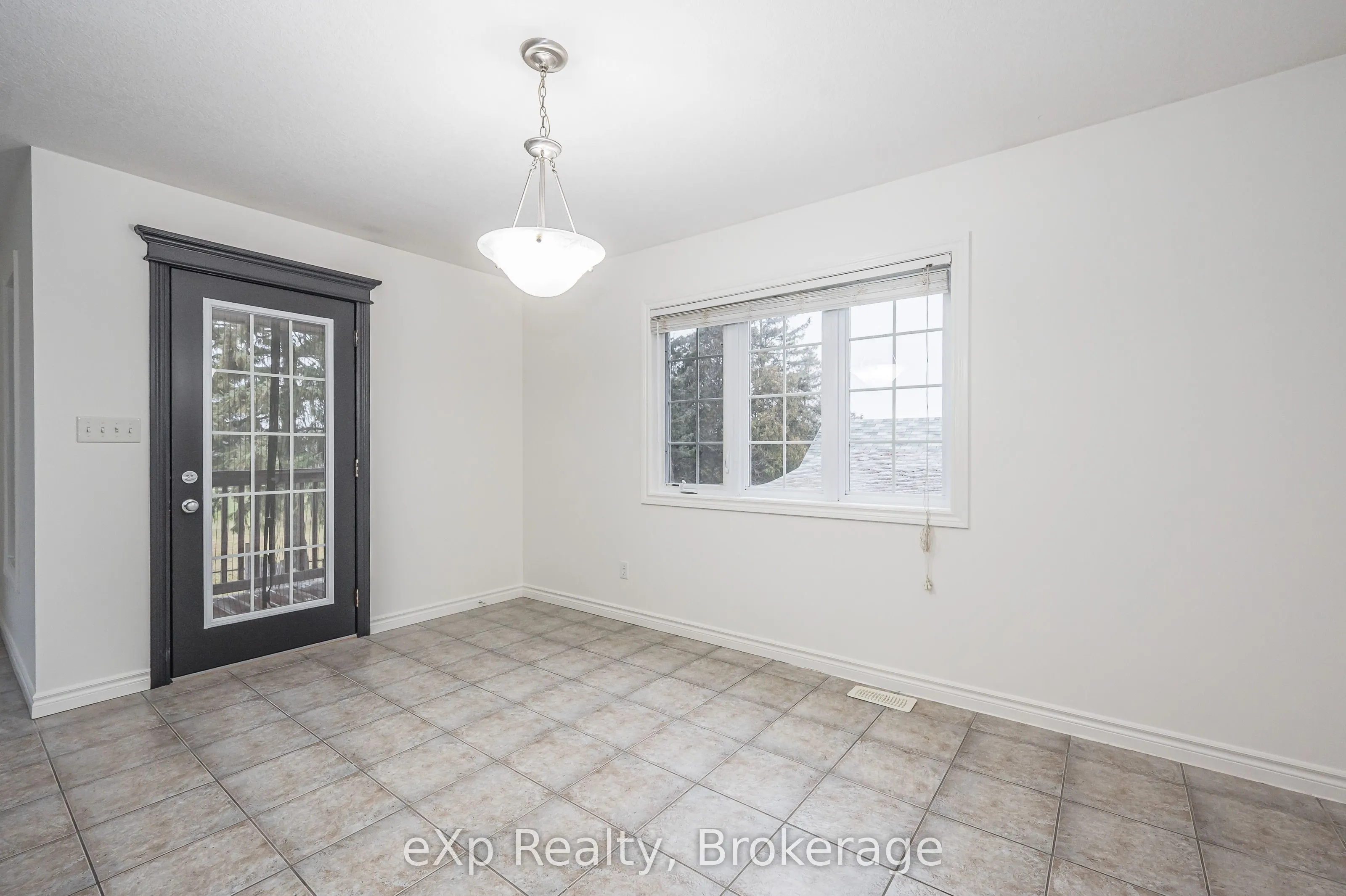 62 Victoria Road N #UPPER