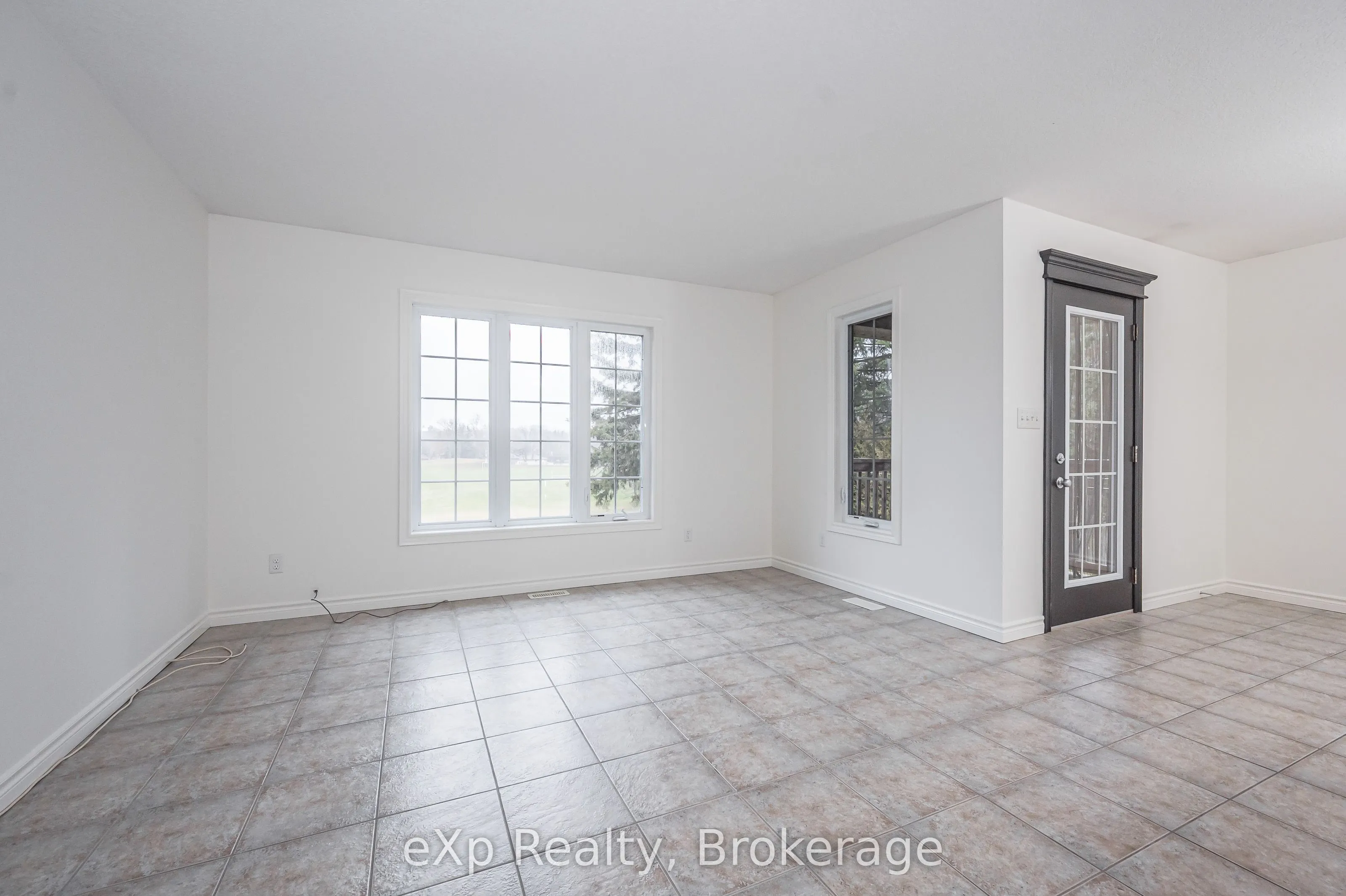 62 Victoria Road N #UPPER