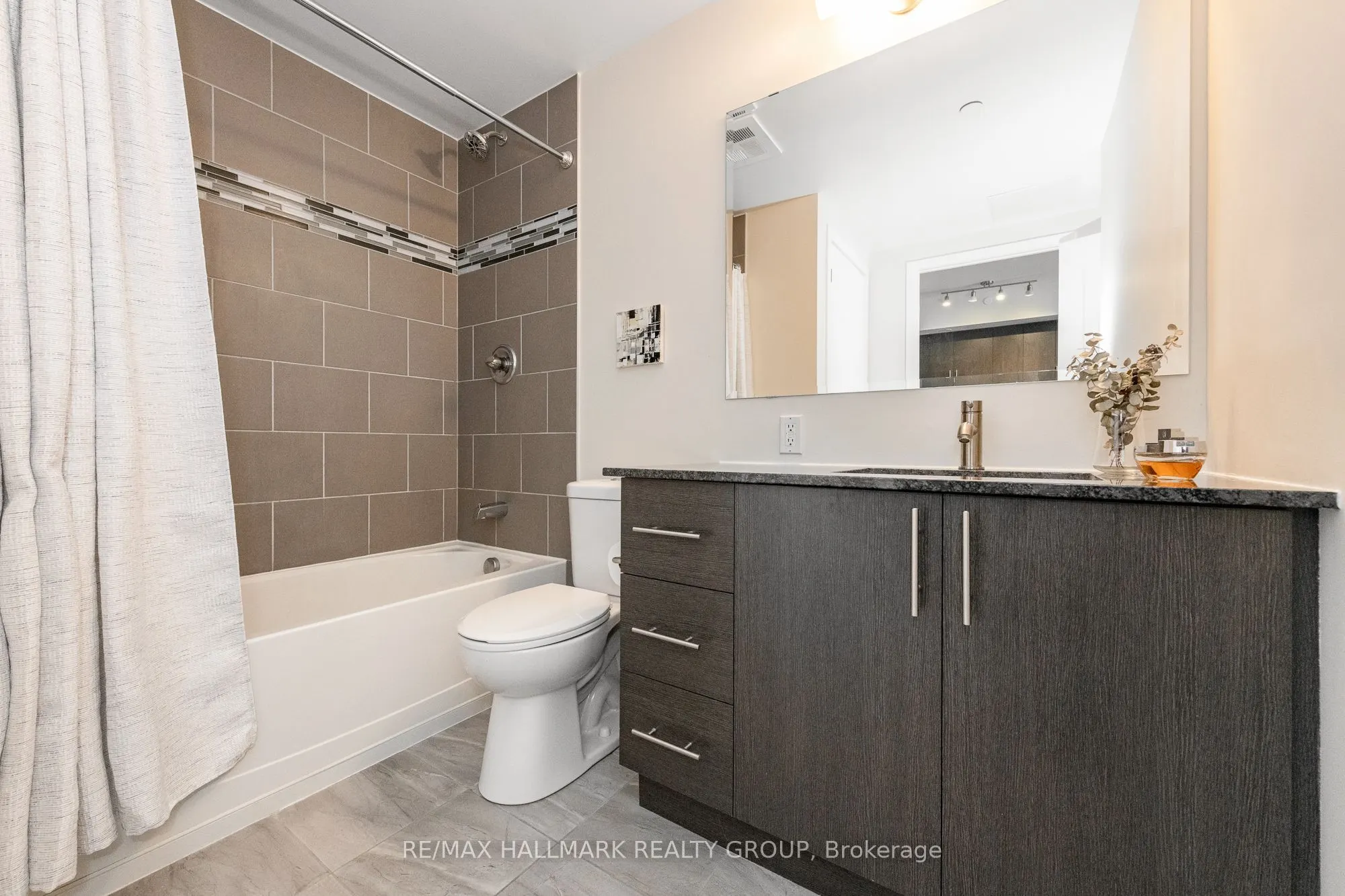 485 Richmond Road #1004