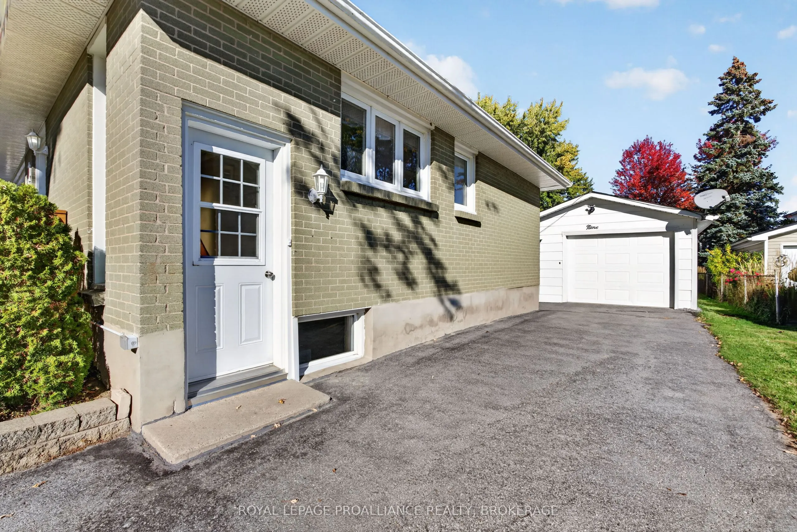 9 Henry Crescent