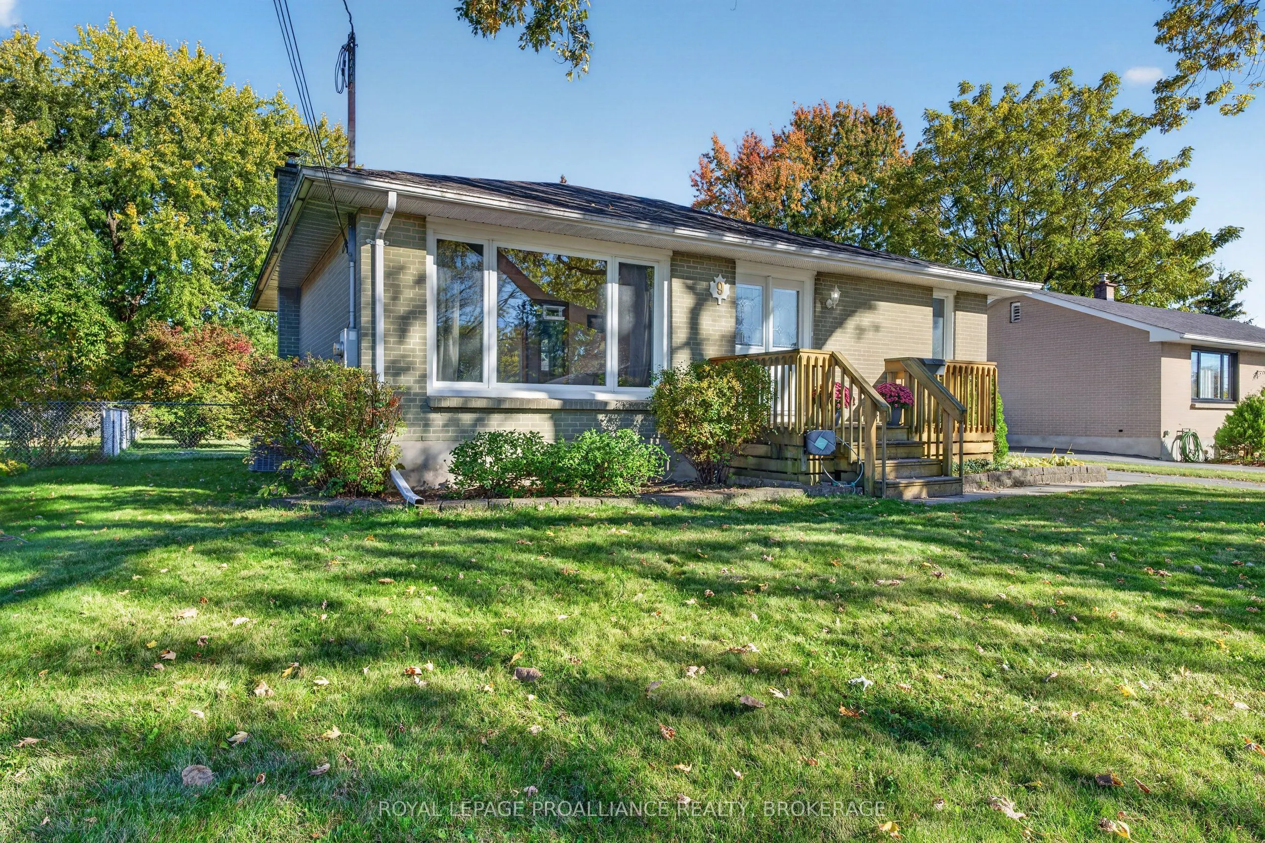 9 Henry Crescent