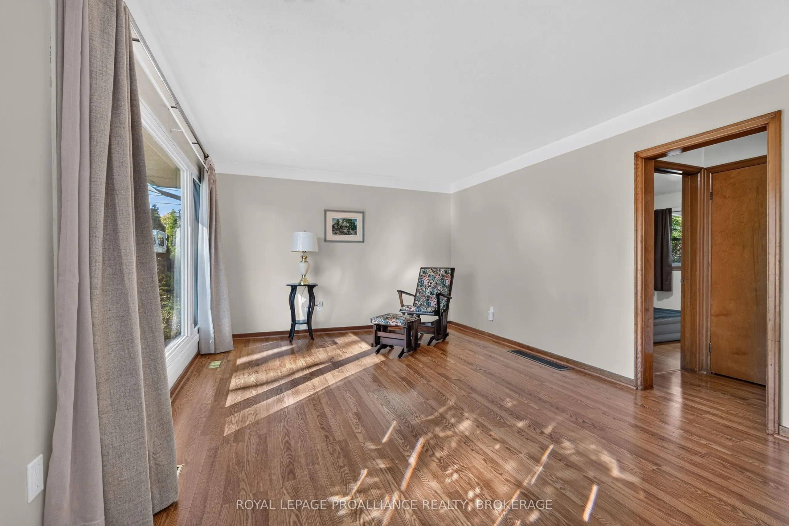 9 Henry Crescent