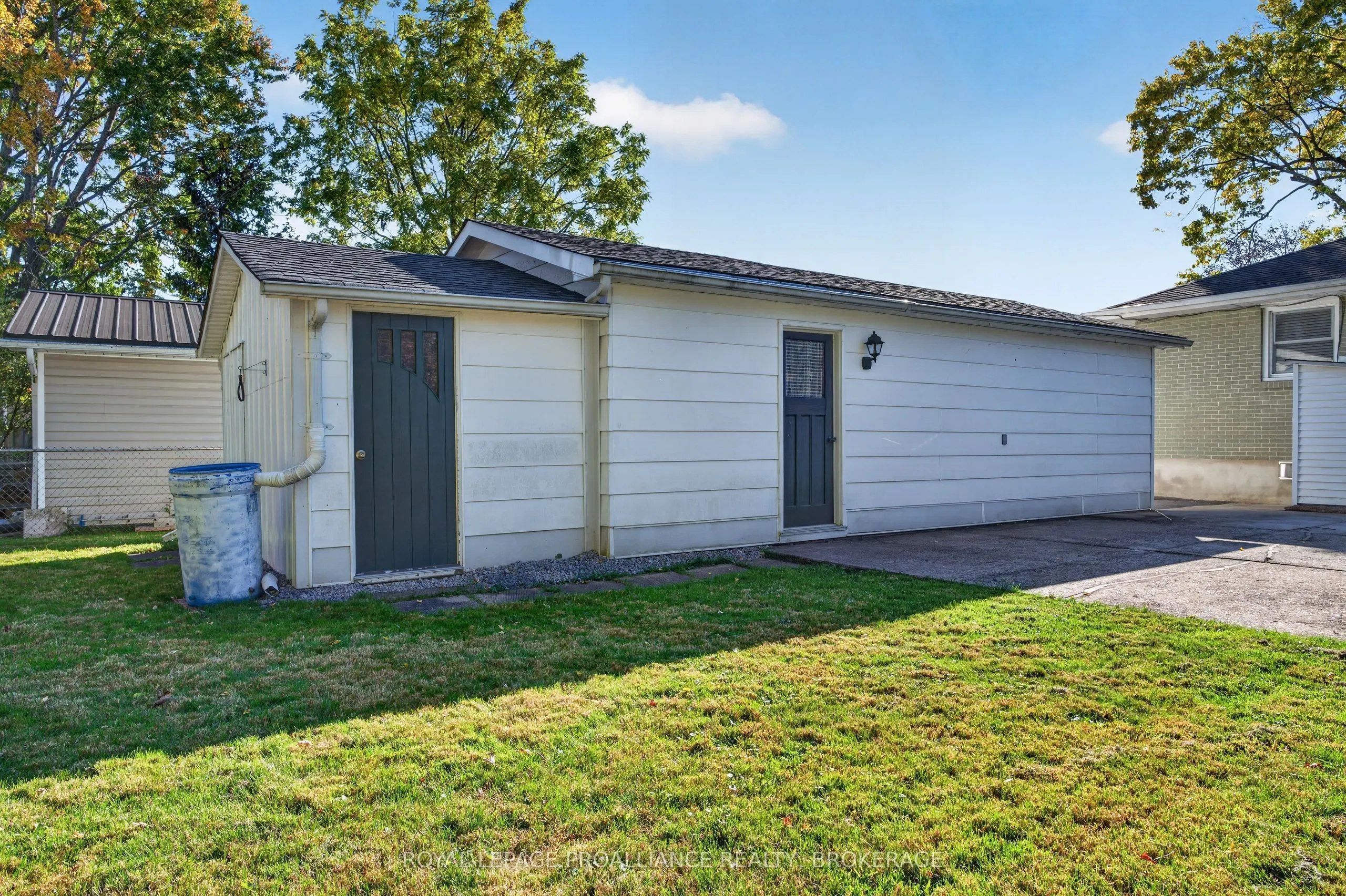 9 Henry Crescent