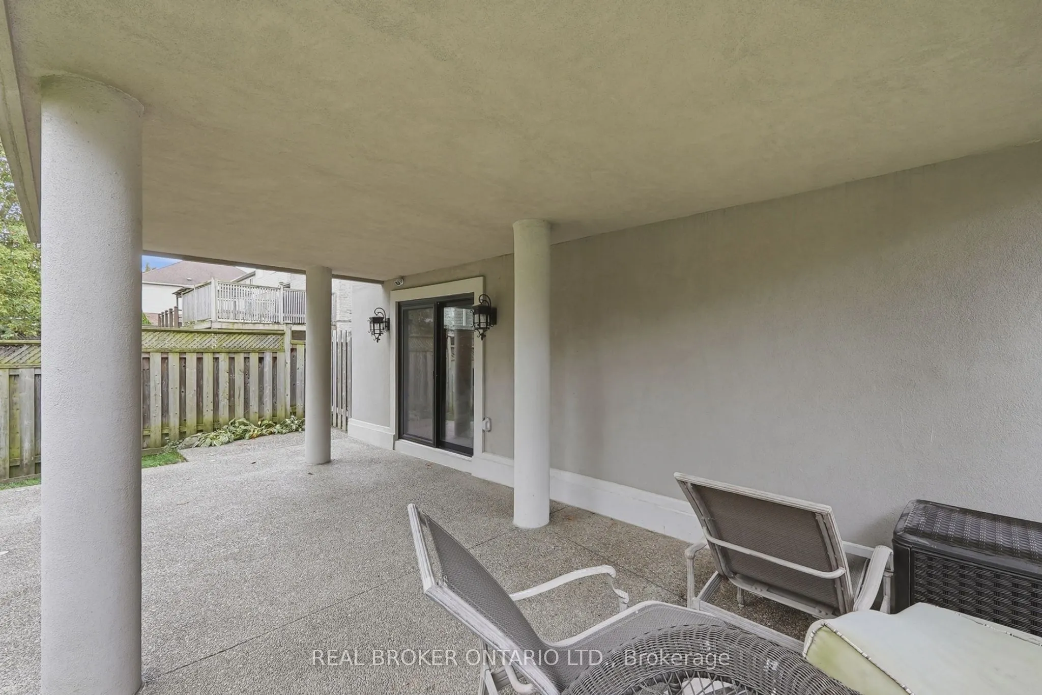 916 Foxbrook Court