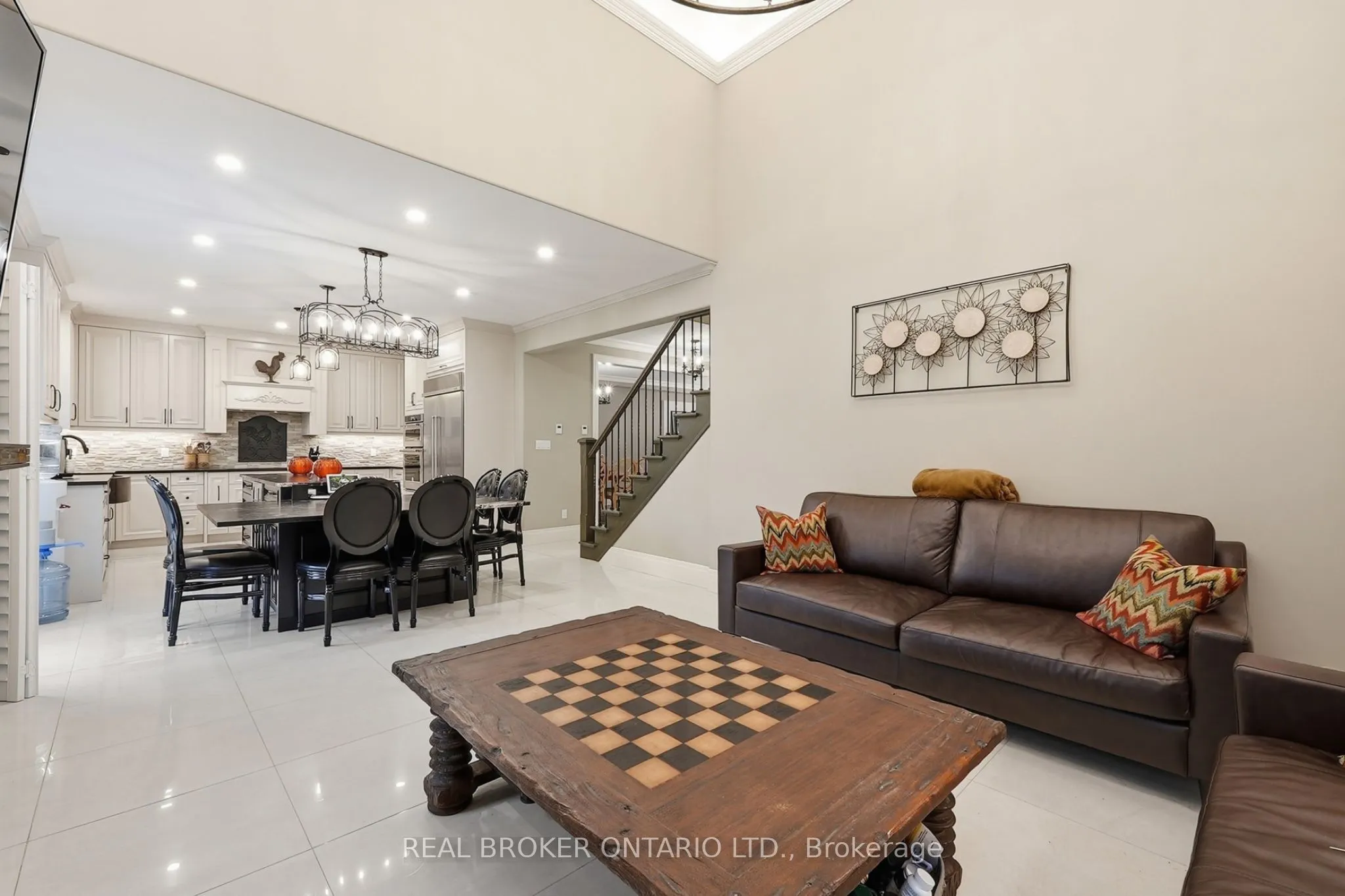 916 Foxbrook Court