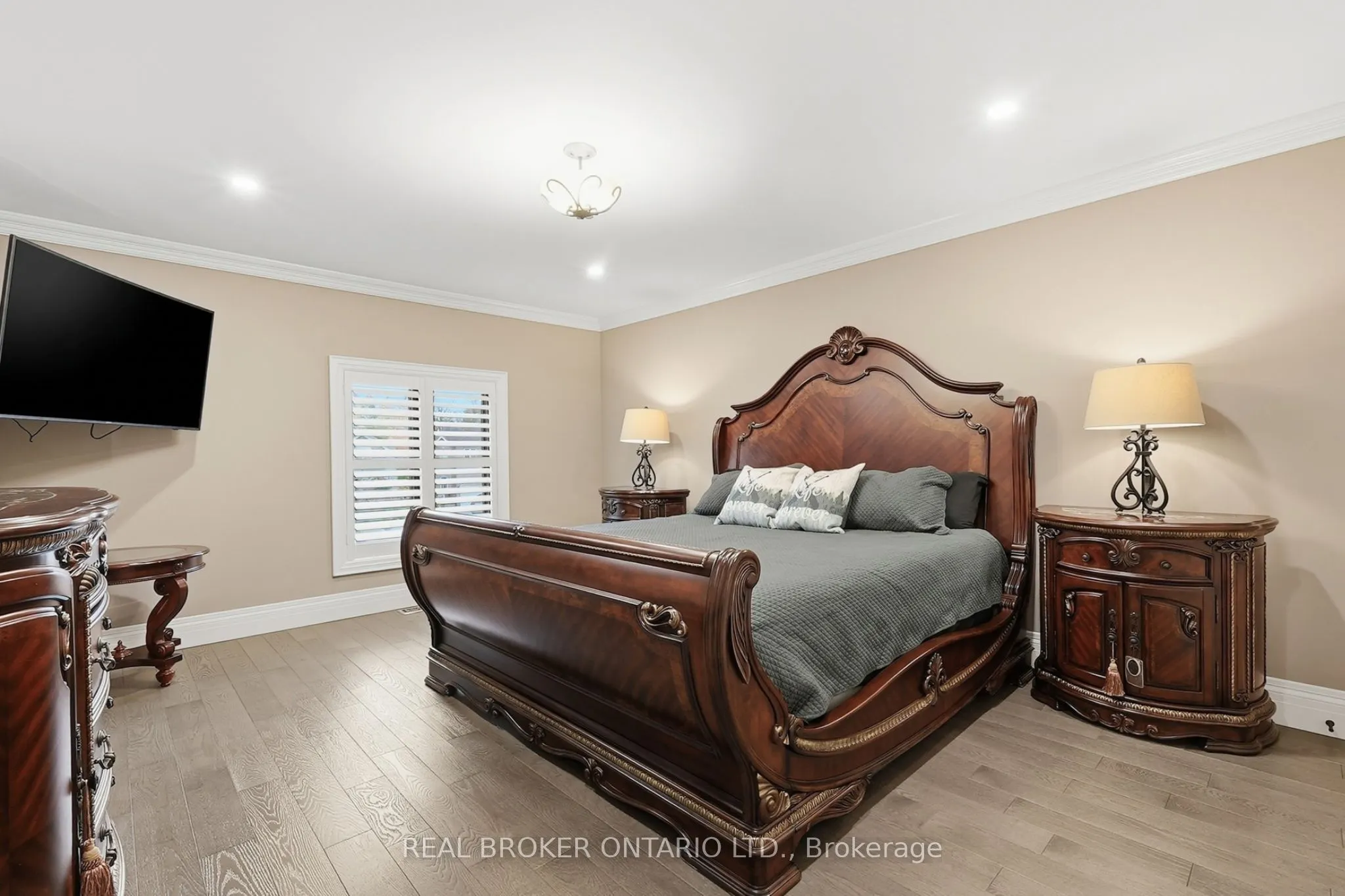 916 Foxbrook Court