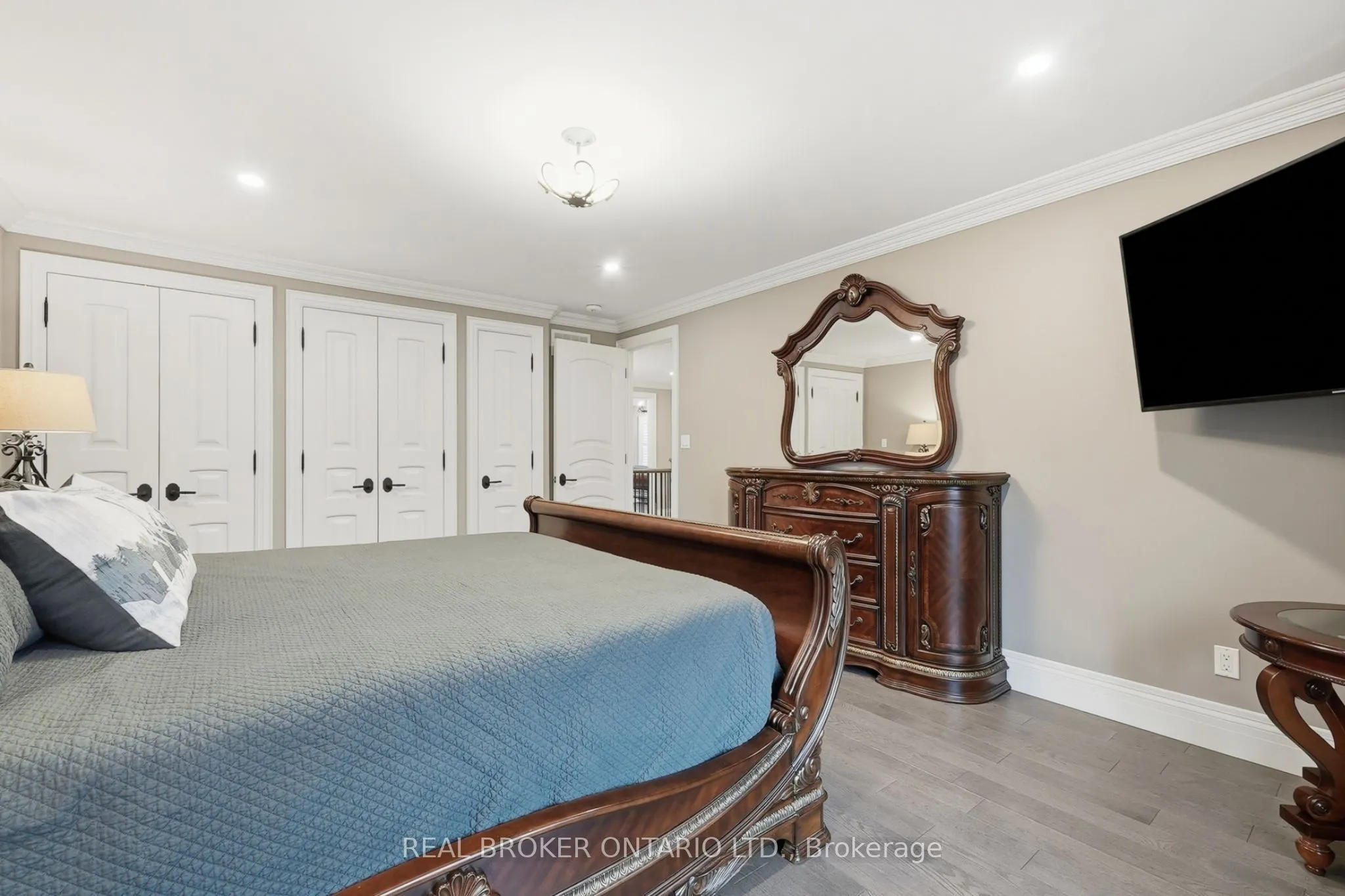 916 Foxbrook Court