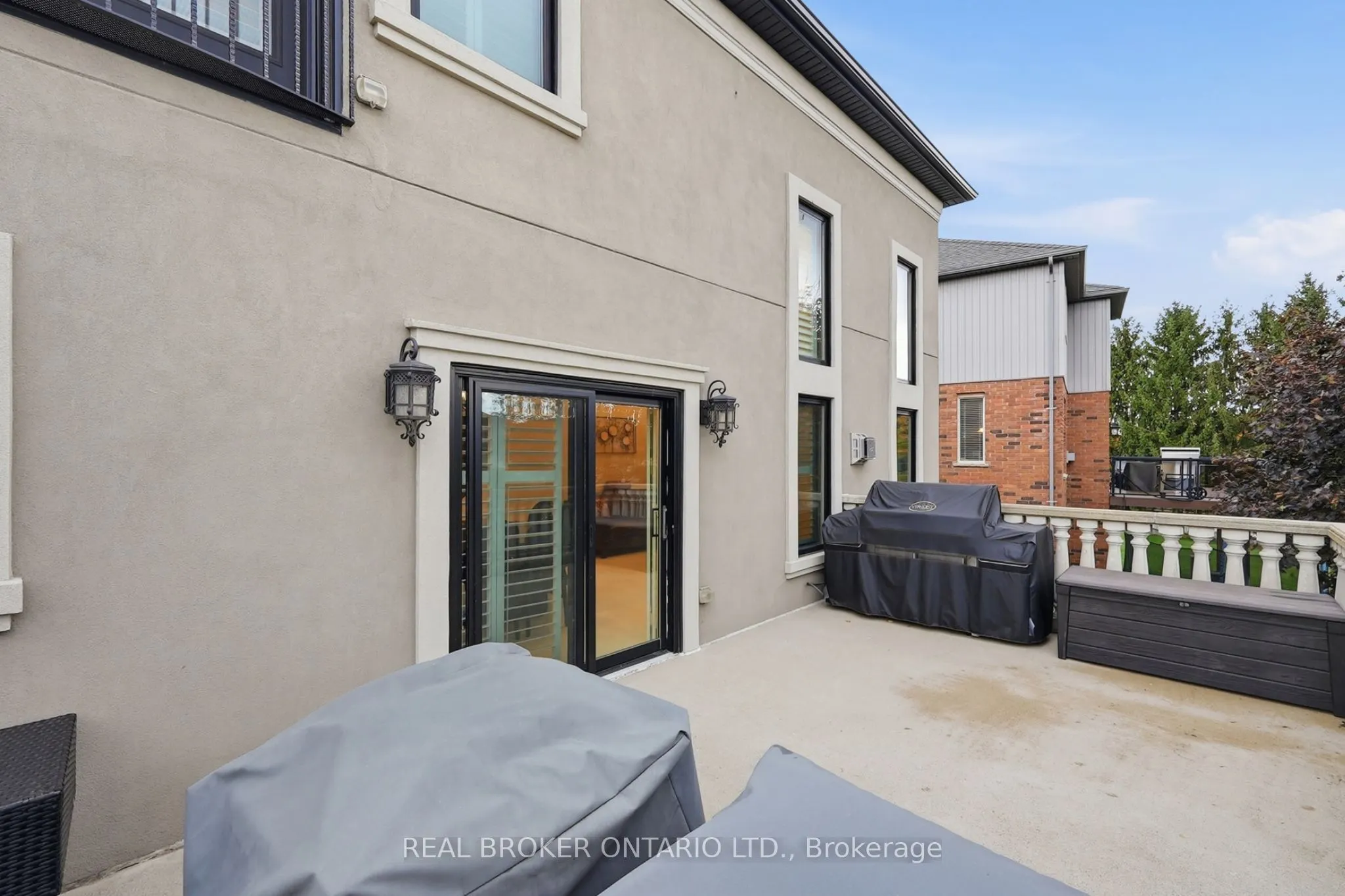 916 Foxbrook Court