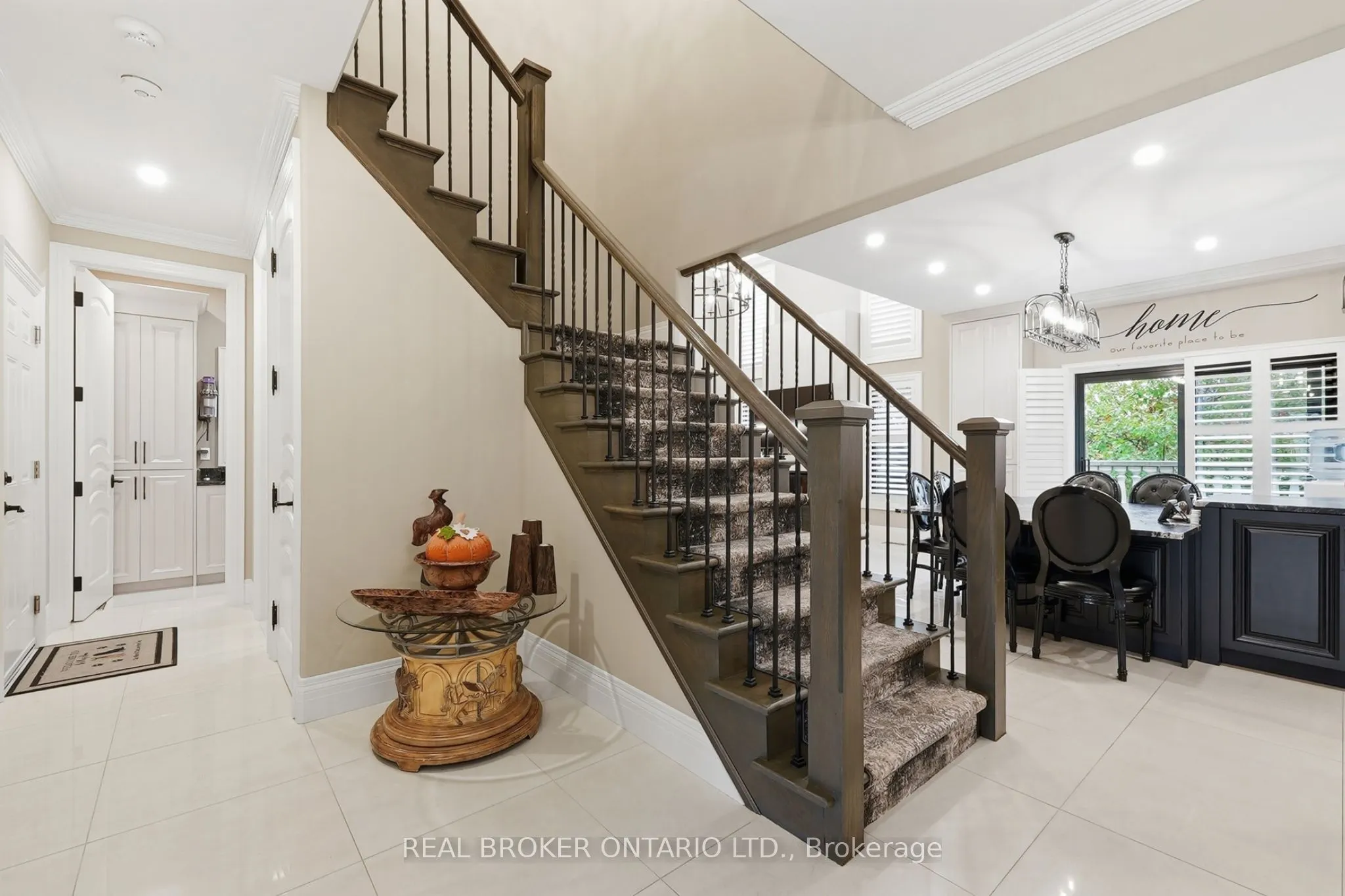 916 Foxbrook Court