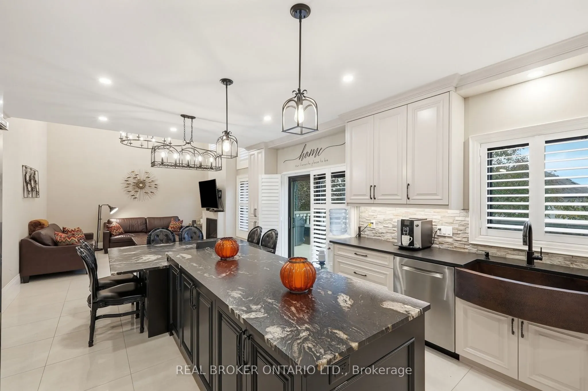 916 Foxbrook Court