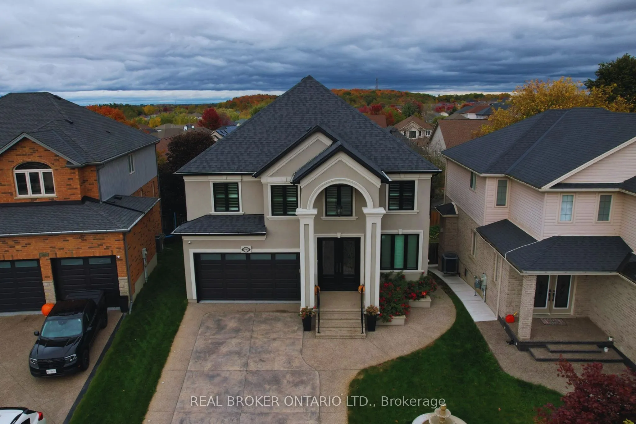 916 Foxbrook Court
