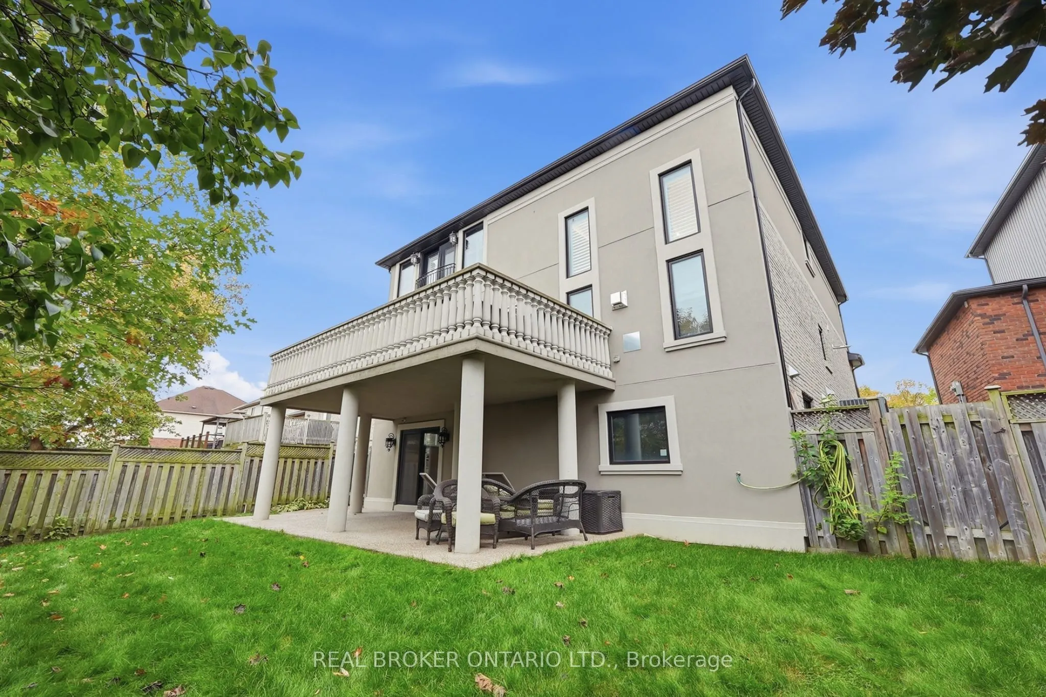 916 Foxbrook Court