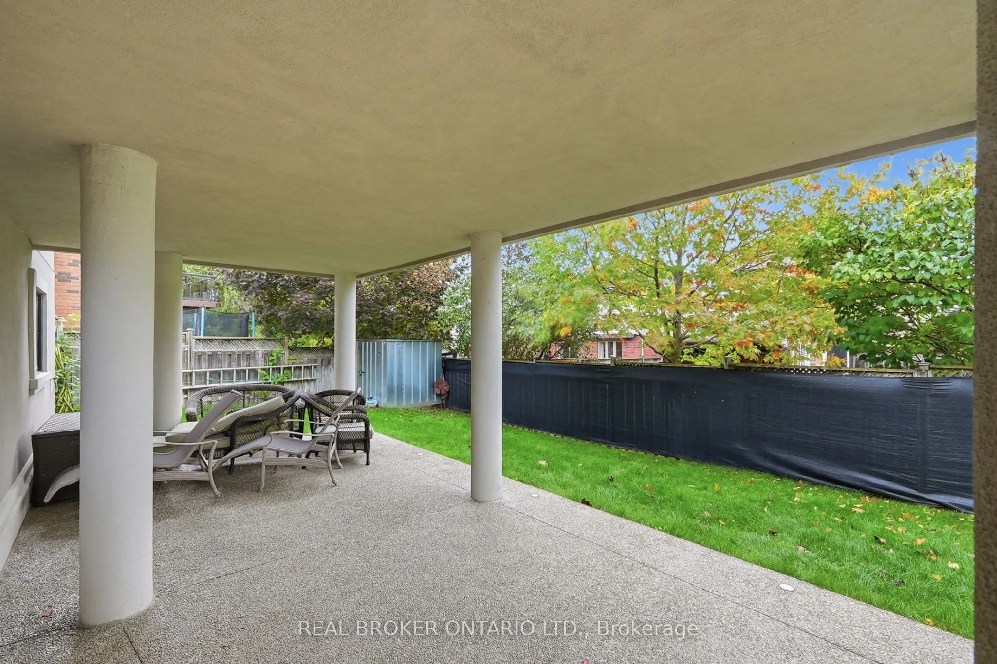 916 Foxbrook Court
