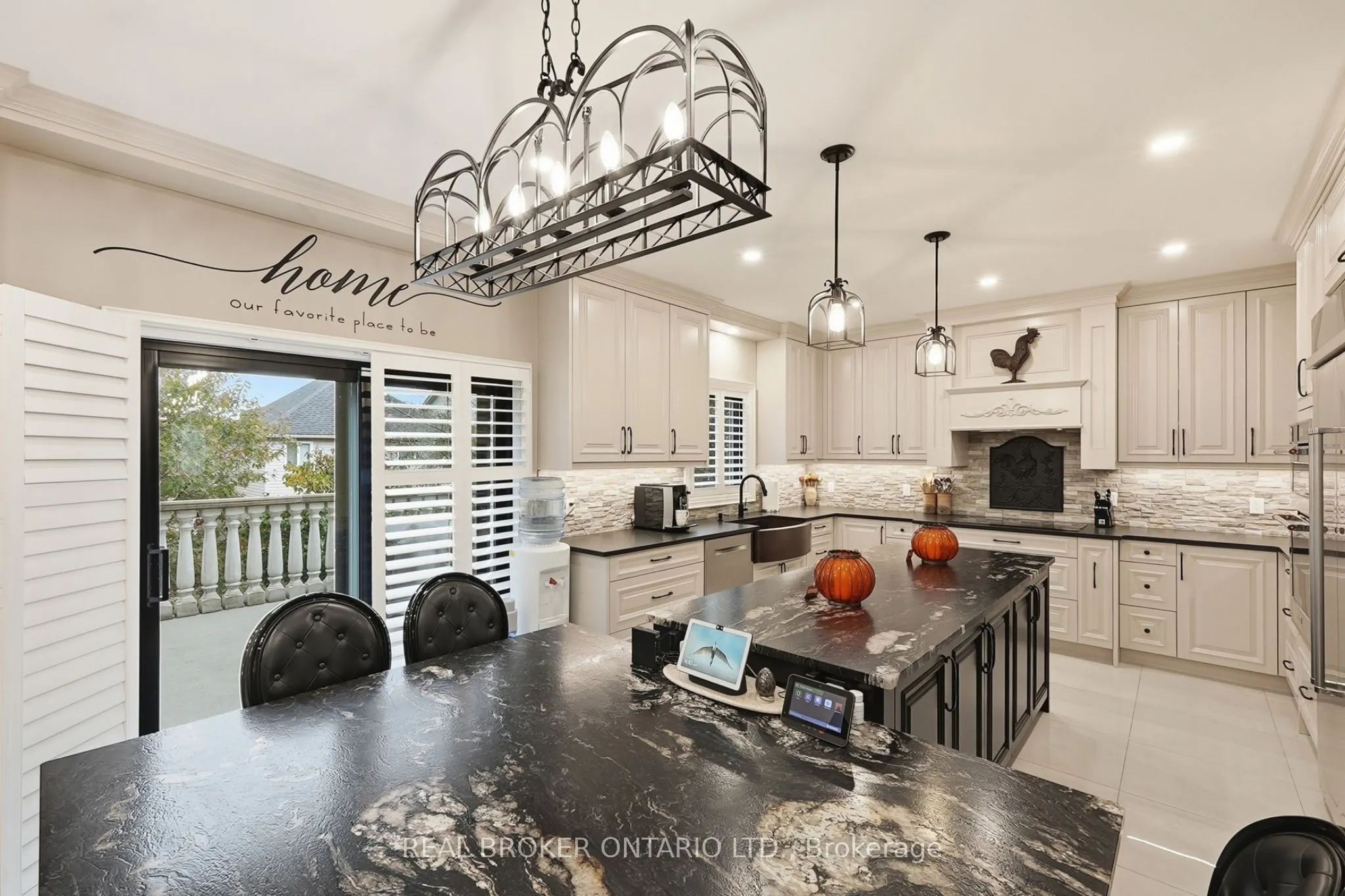 916 Foxbrook Court