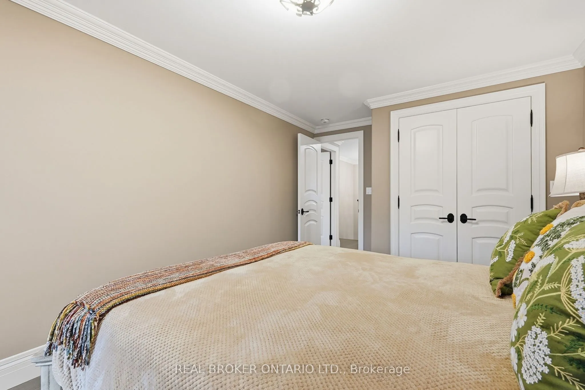 916 Foxbrook Court