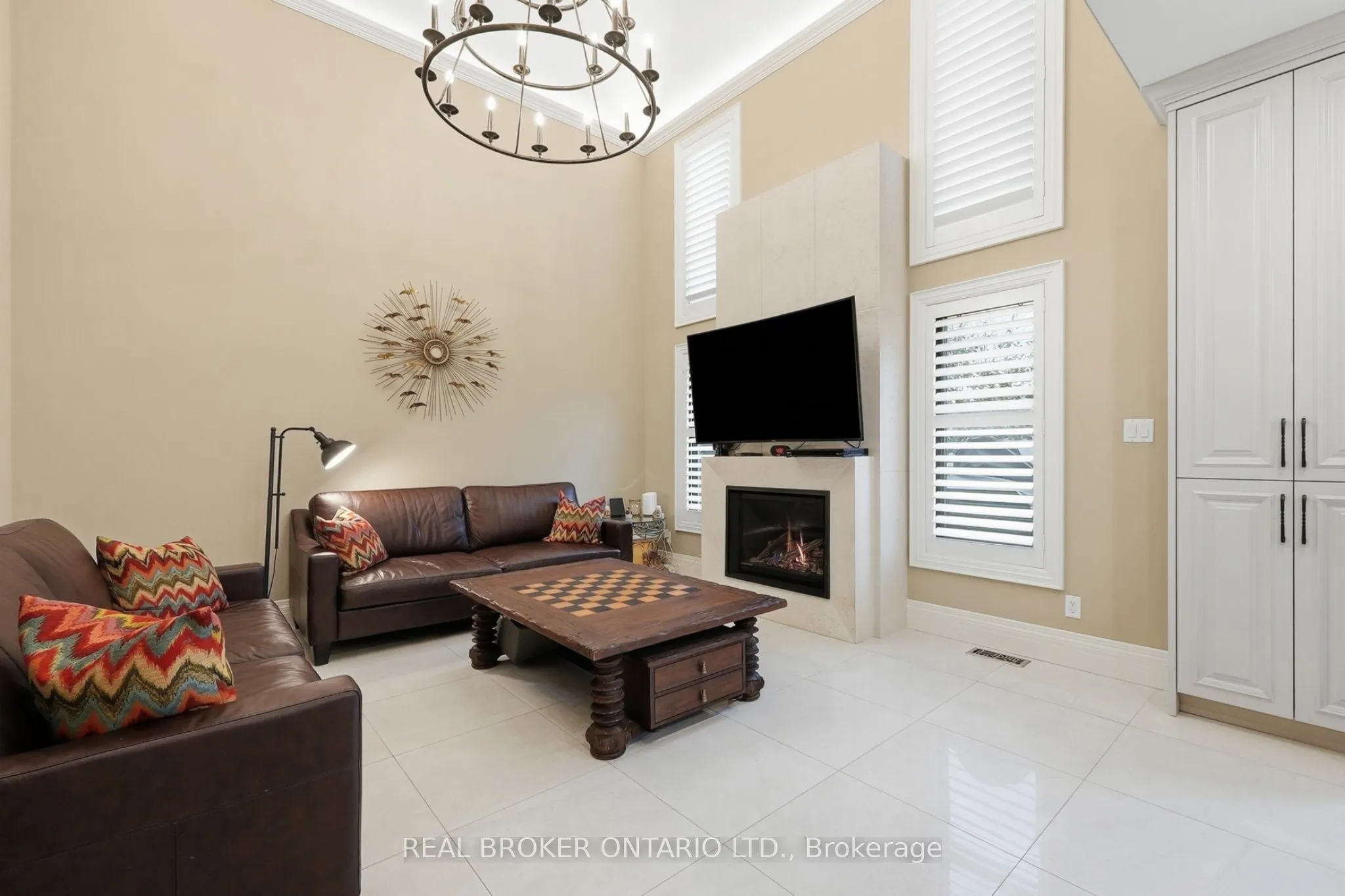 916 Foxbrook Court