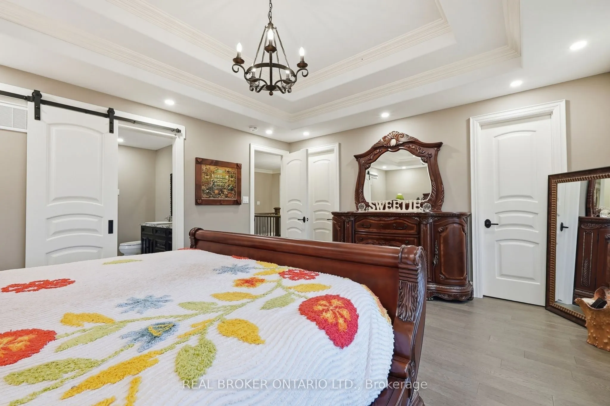 916 Foxbrook Court