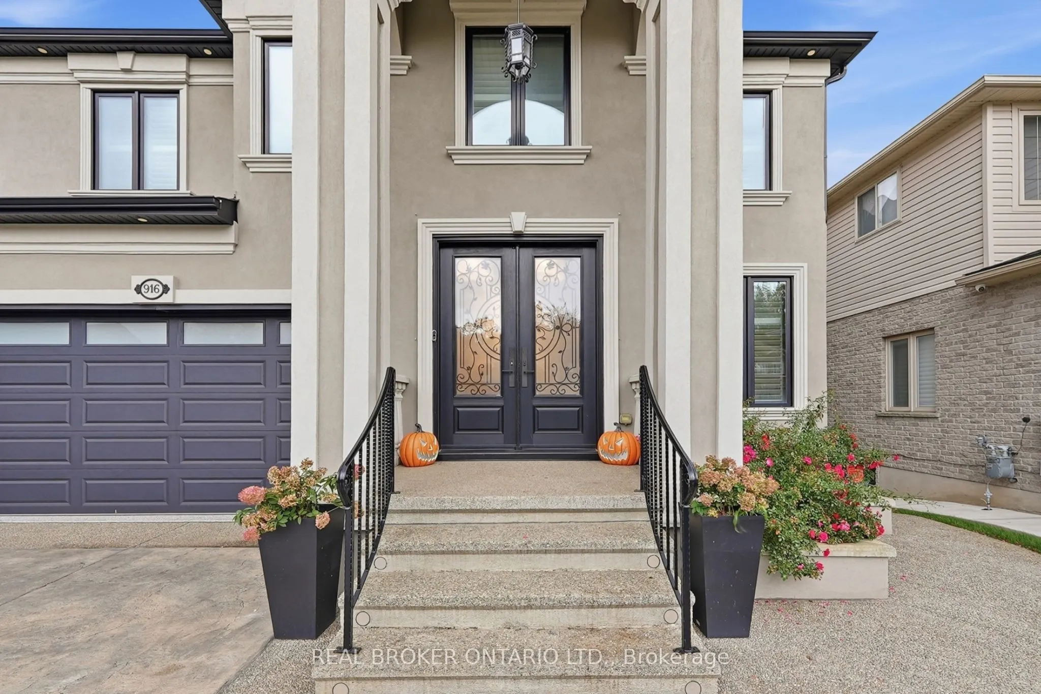 916 Foxbrook Court