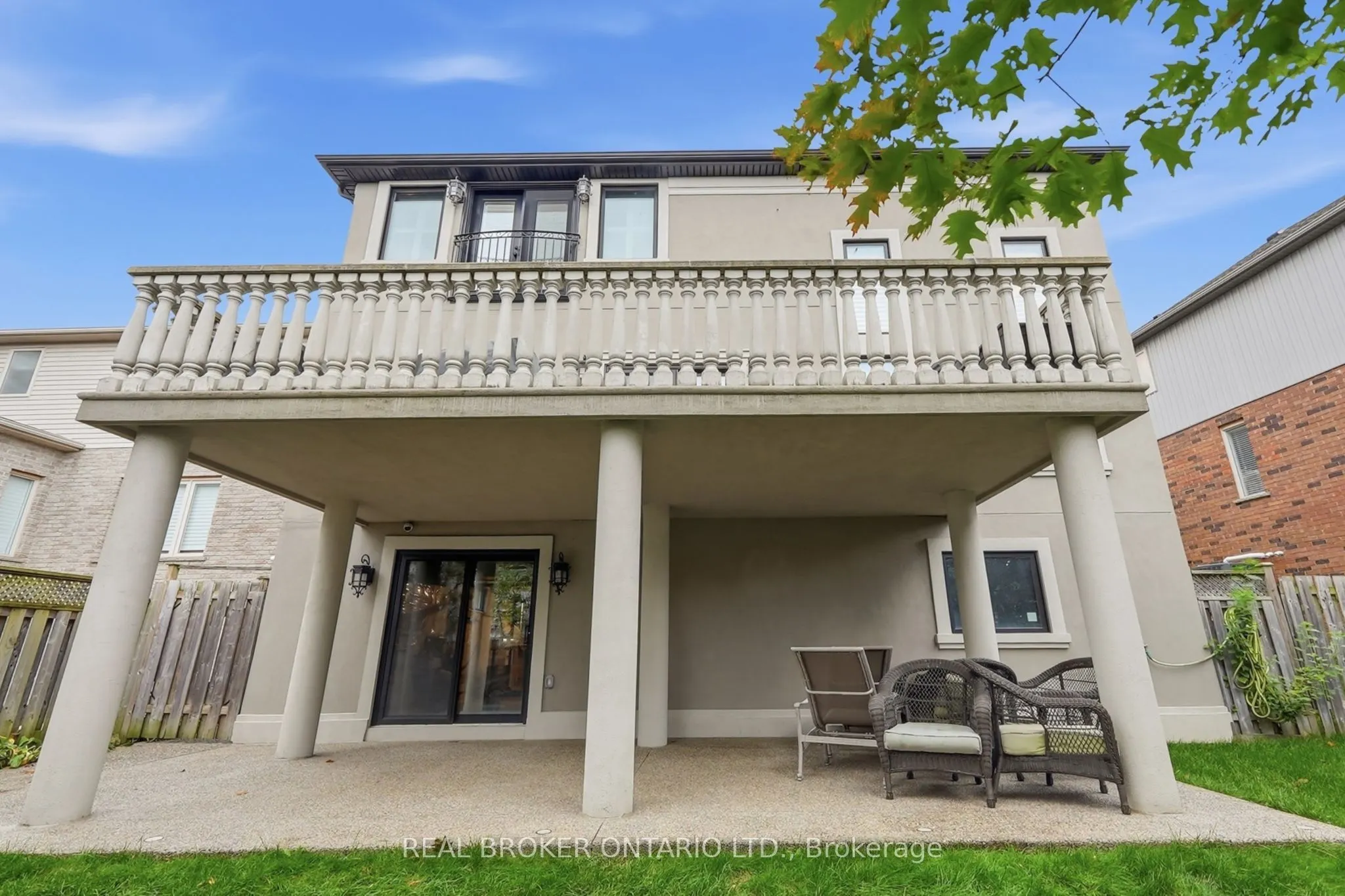 916 Foxbrook Court