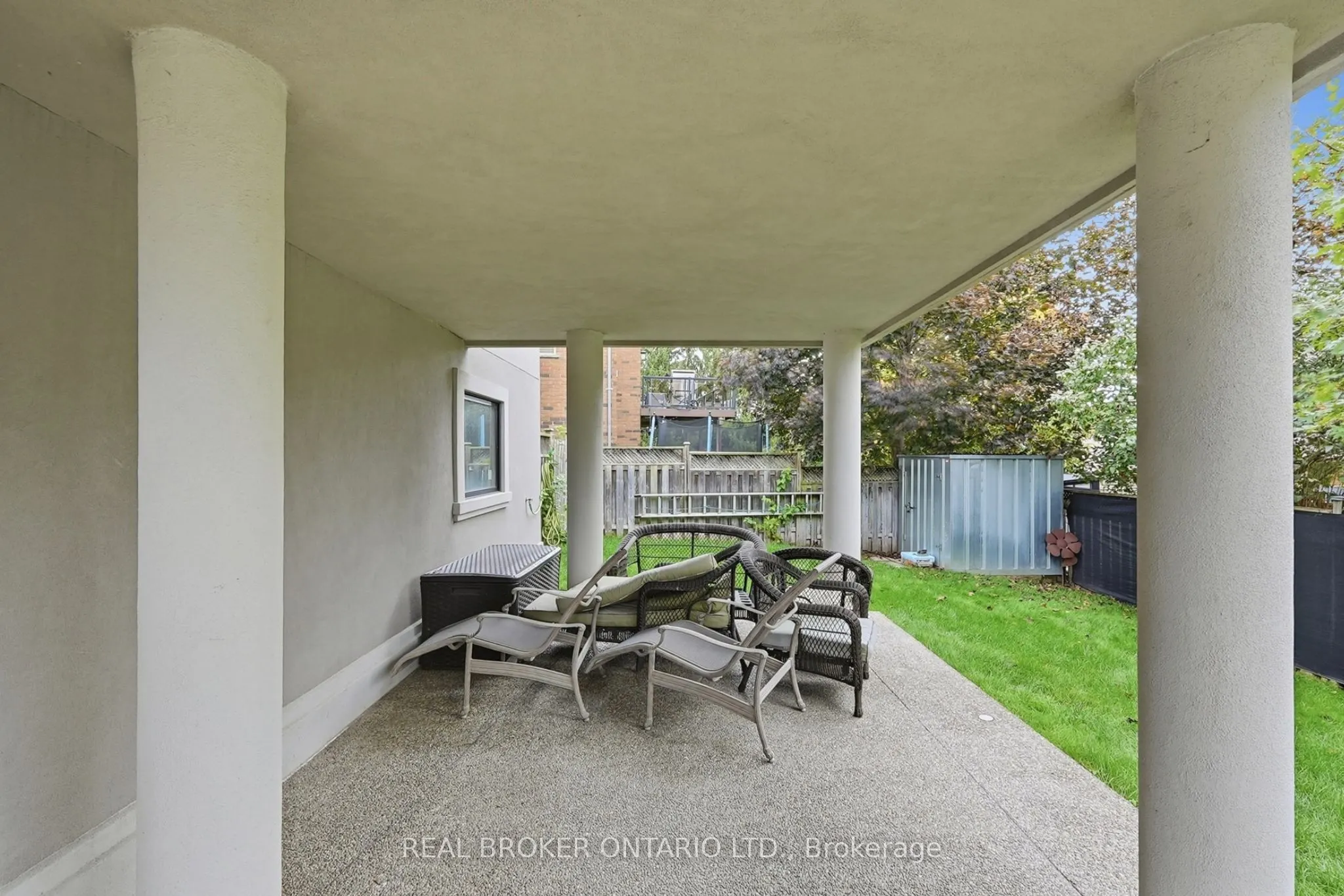 916 Foxbrook Court