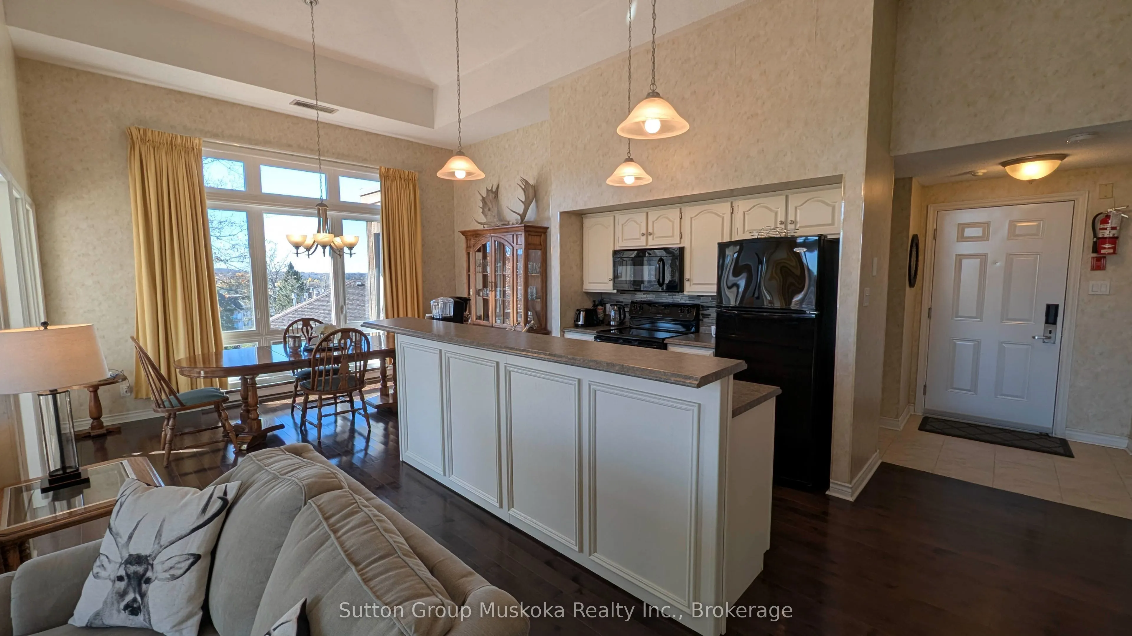 19 Oakridge - Deerhurst Drive #302