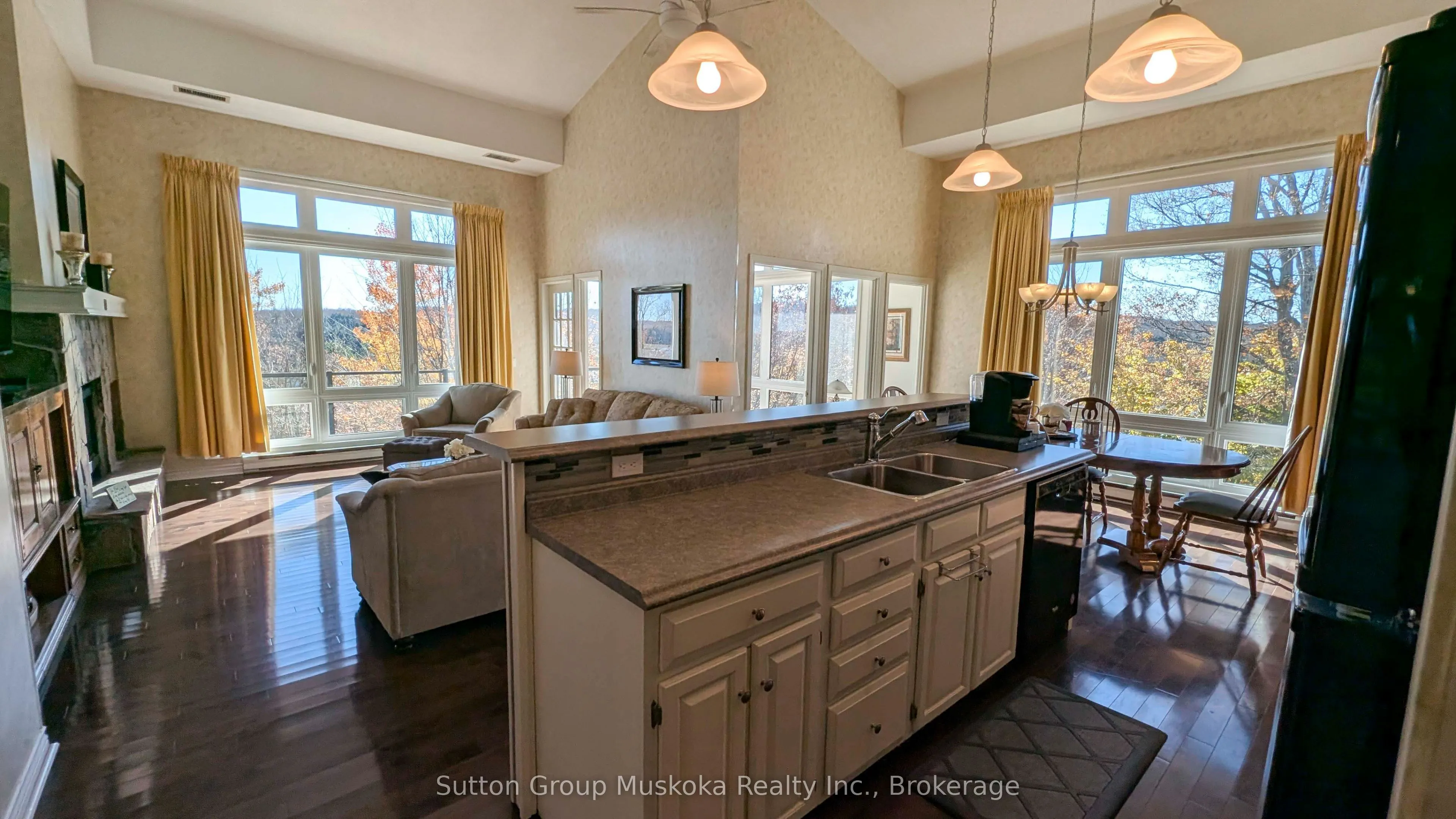 19 Oakridge - Deerhurst Drive #302