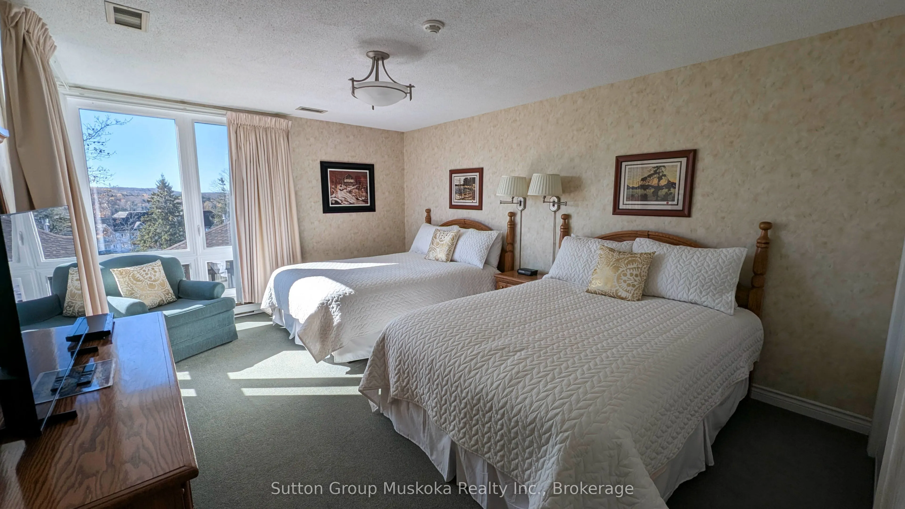 19 Oakridge - Deerhurst Drive #302