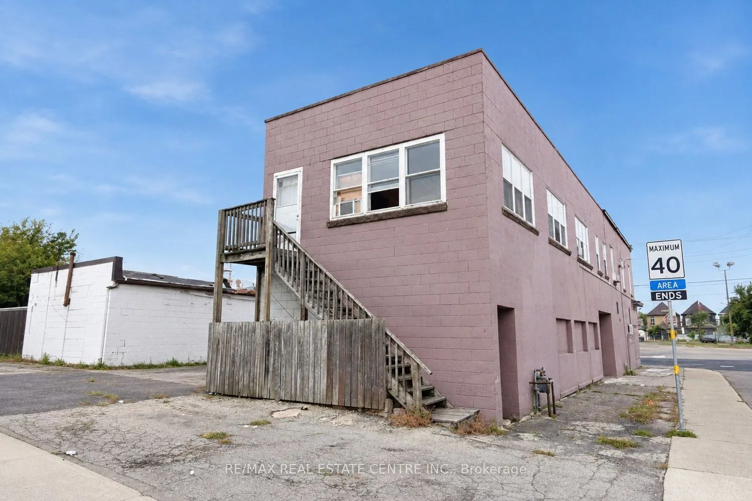 950 Barton Street E