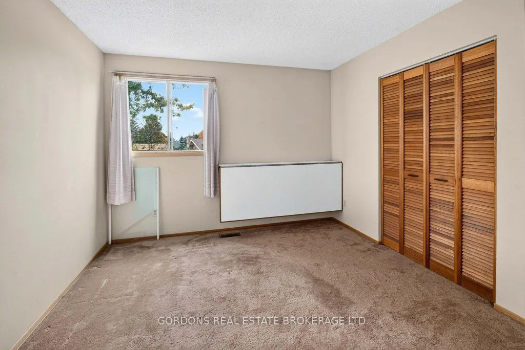 12 Casterton Avenue