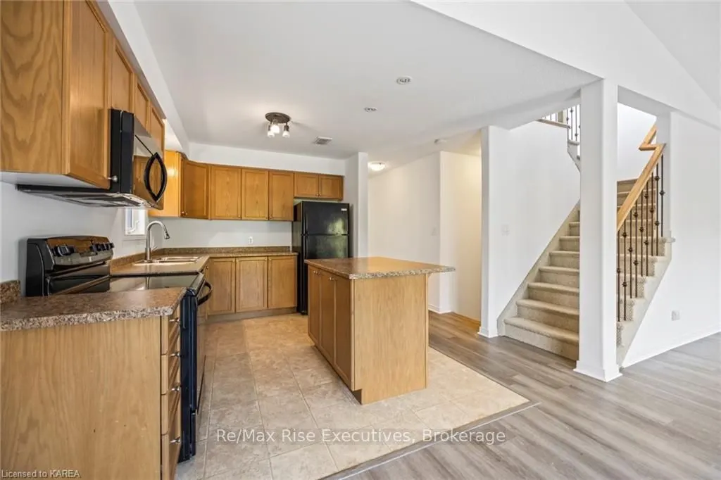 1653 Crimson Crescent