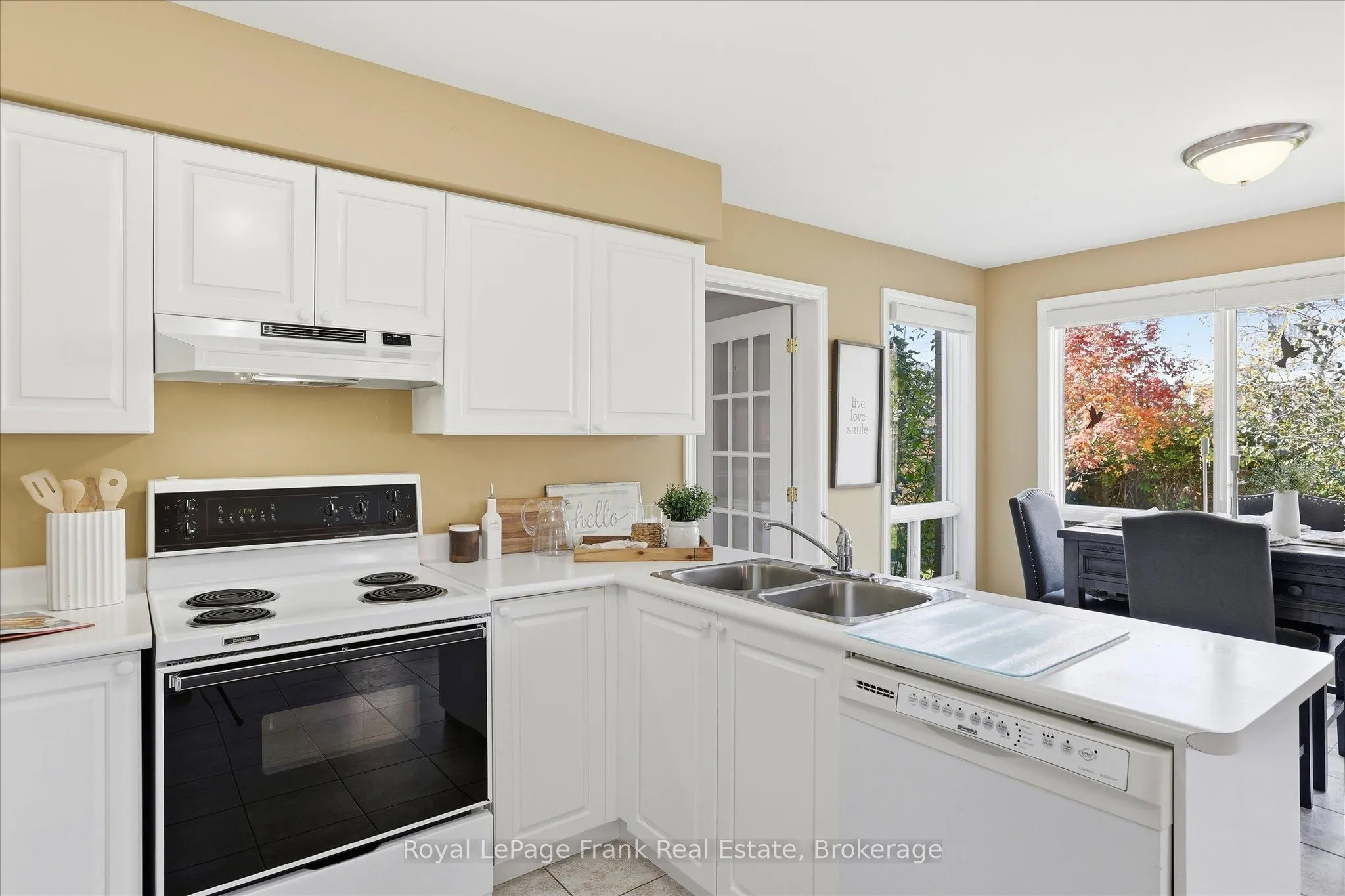 1544 Glenforest Crescent