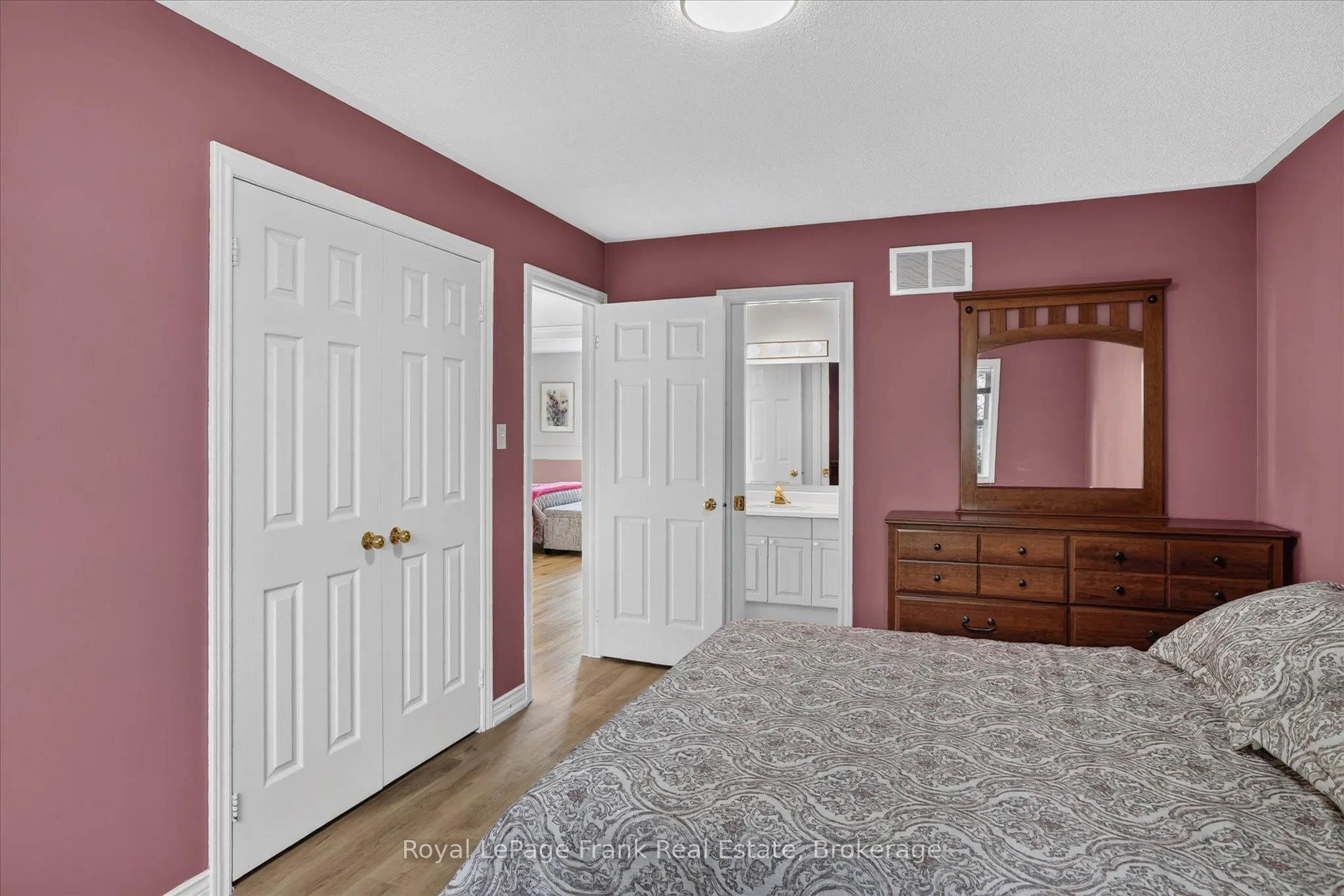 1544 Glenforest Crescent