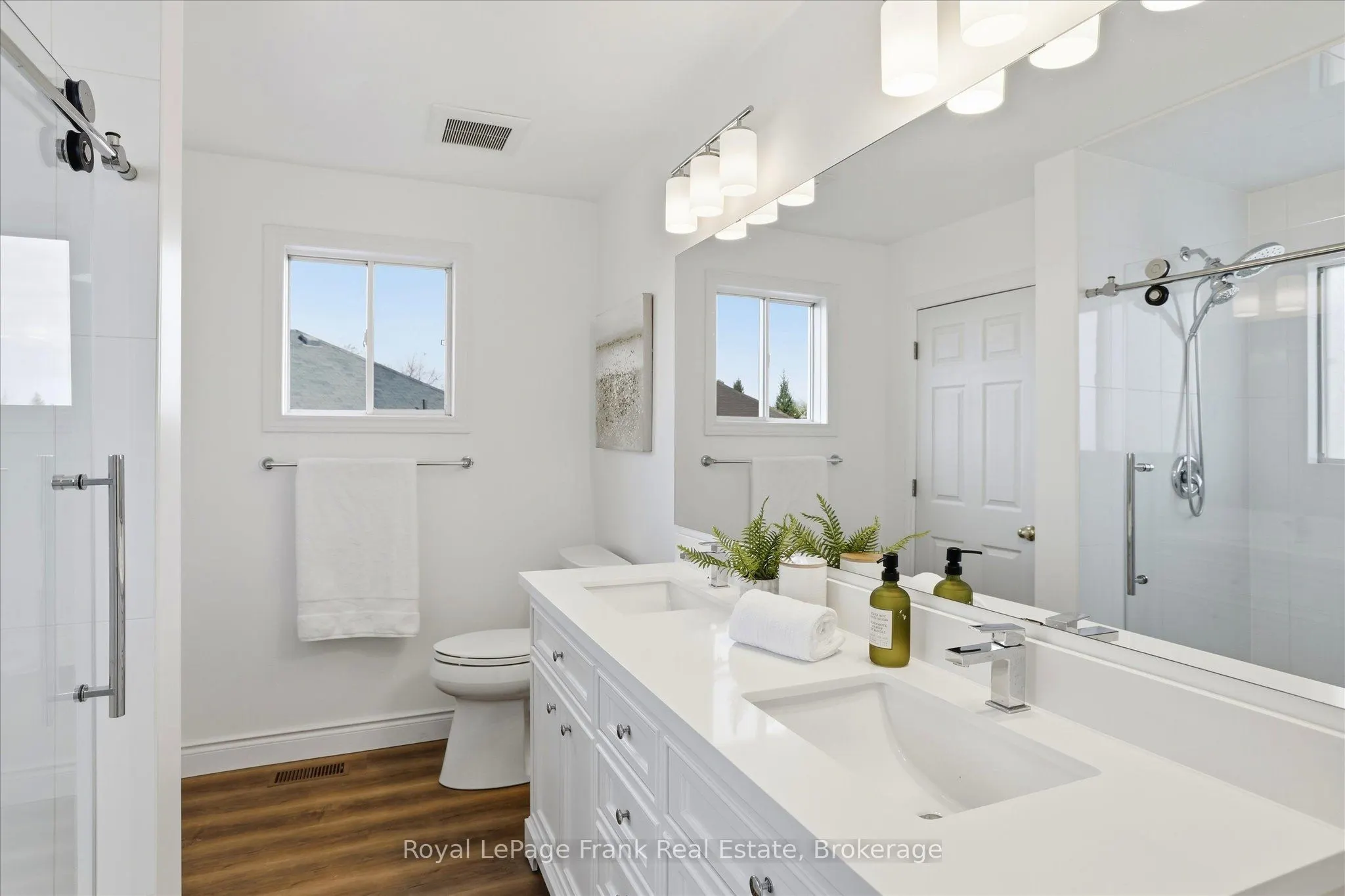 1544 Glenforest Crescent