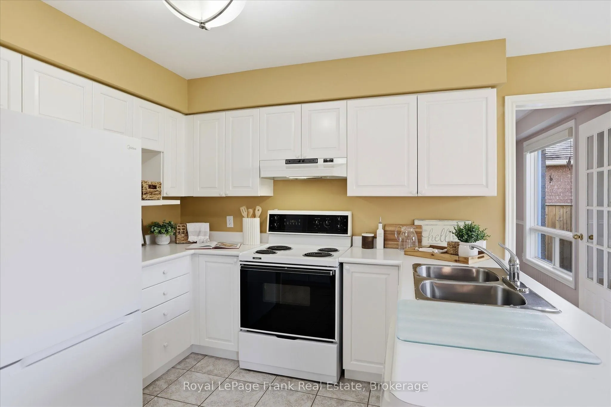 1544 Glenforest Crescent