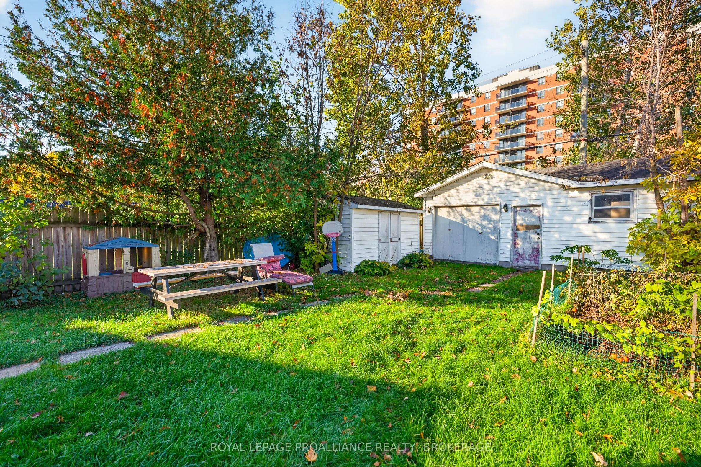 628 MacDonnell Street