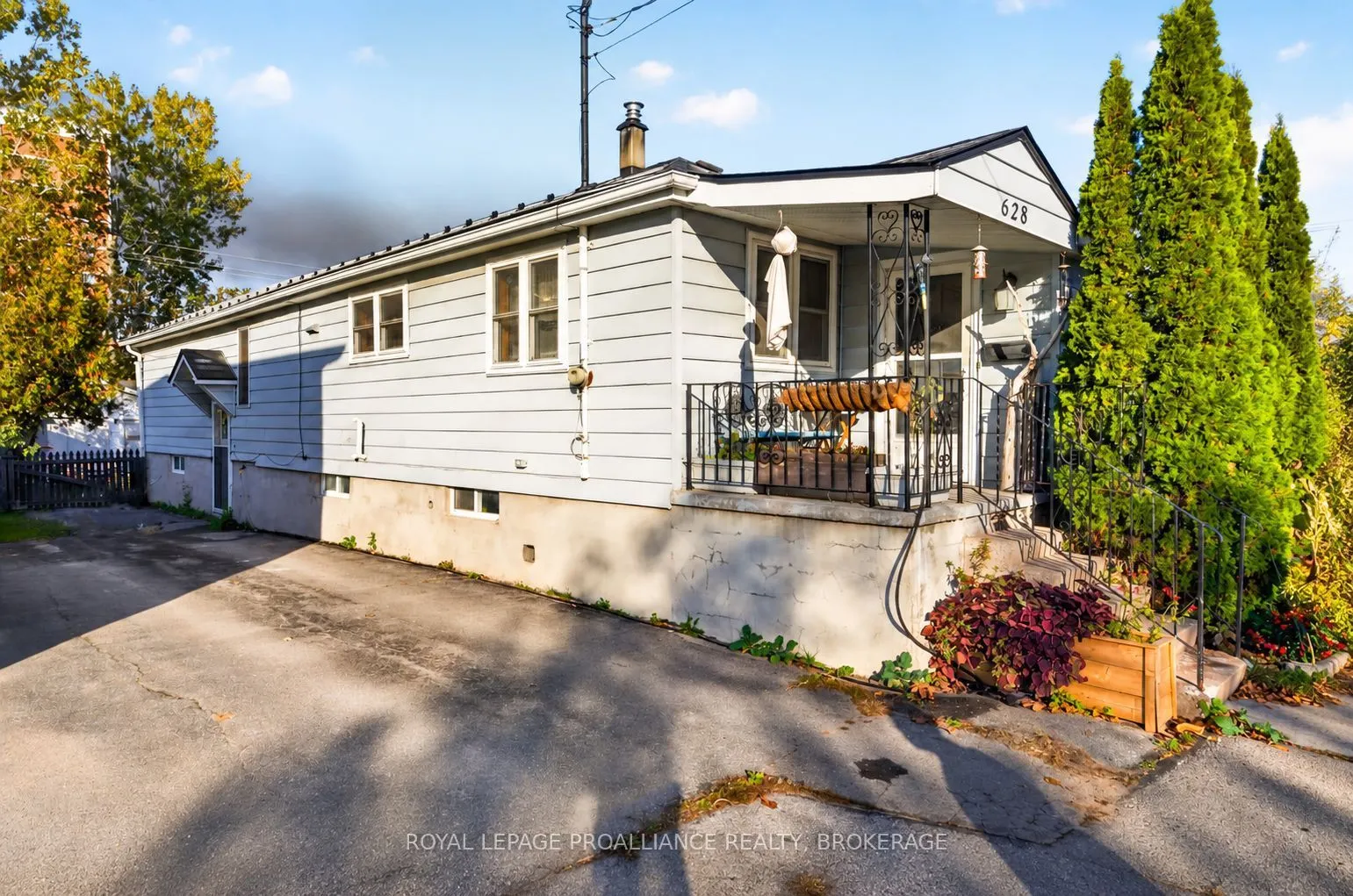 628 MacDonnell Street