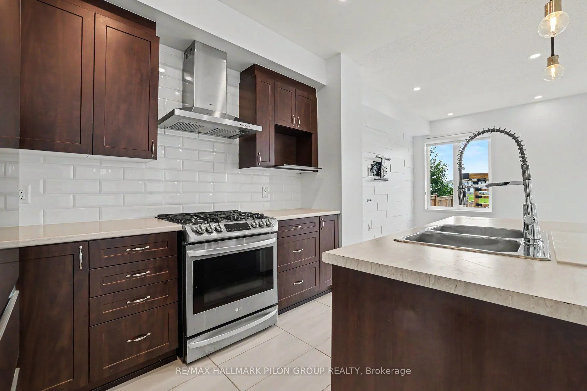 38 Riddell Street