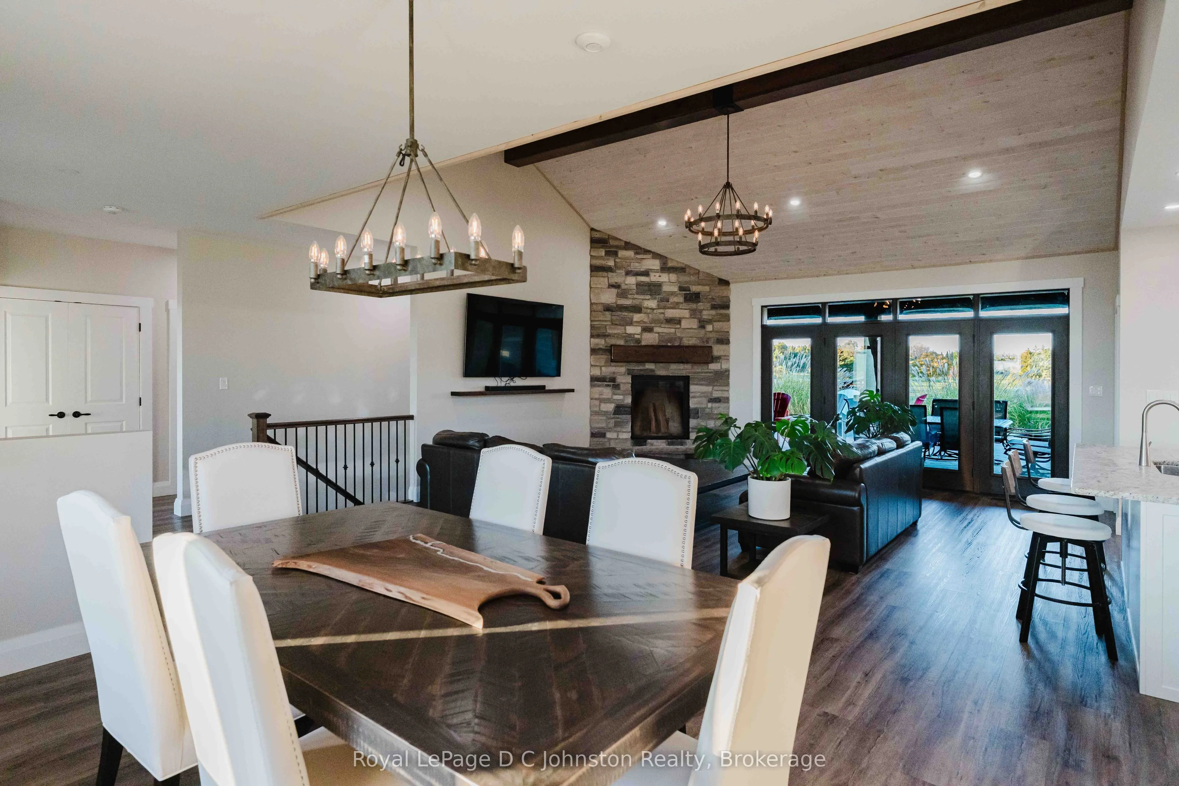 5262 Bruce Road 3 Road