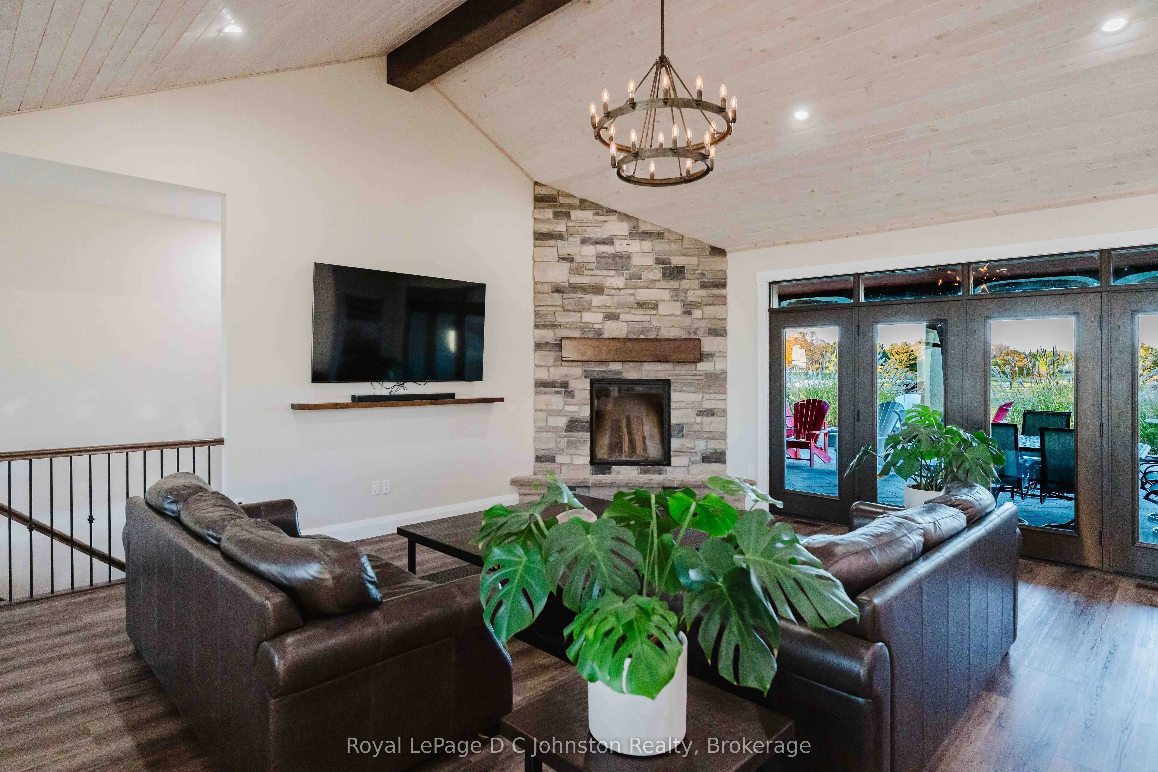 5262 Bruce Road 3 Road