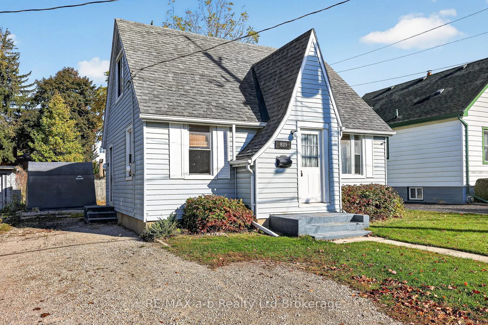 825 James Street