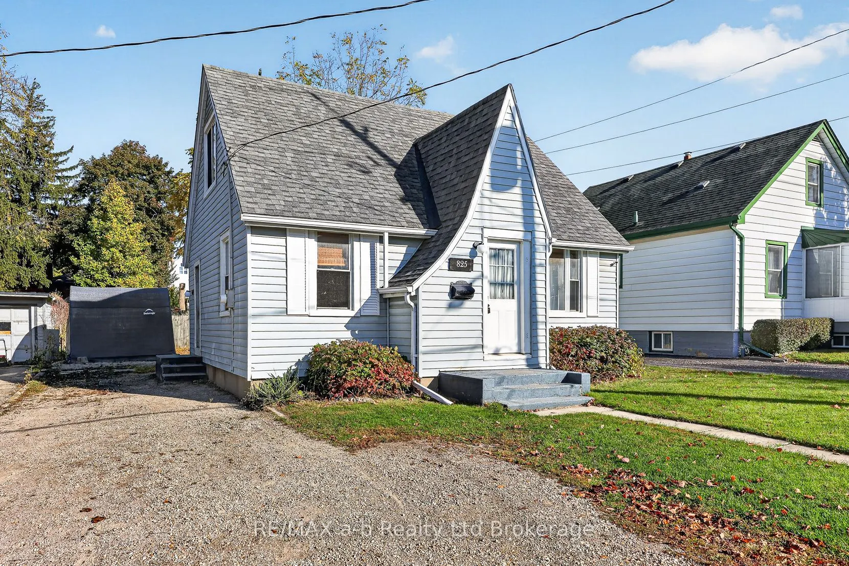 825 James Street