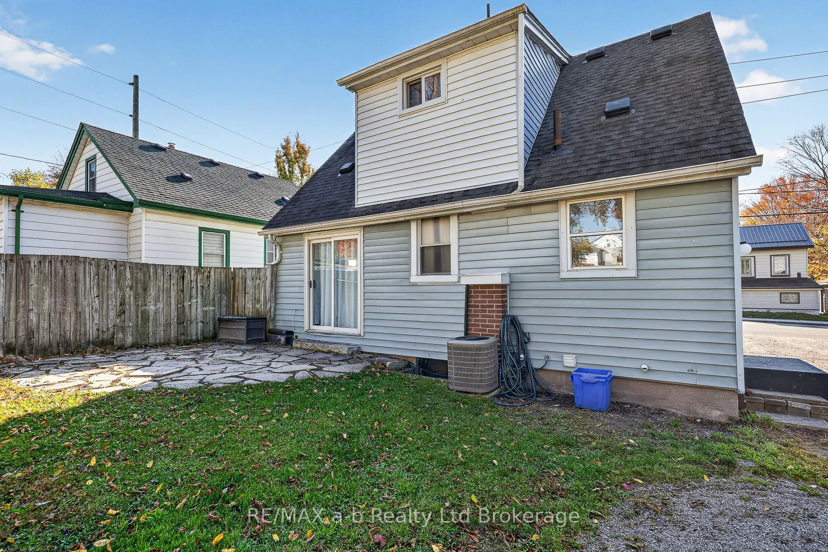 825 James Street