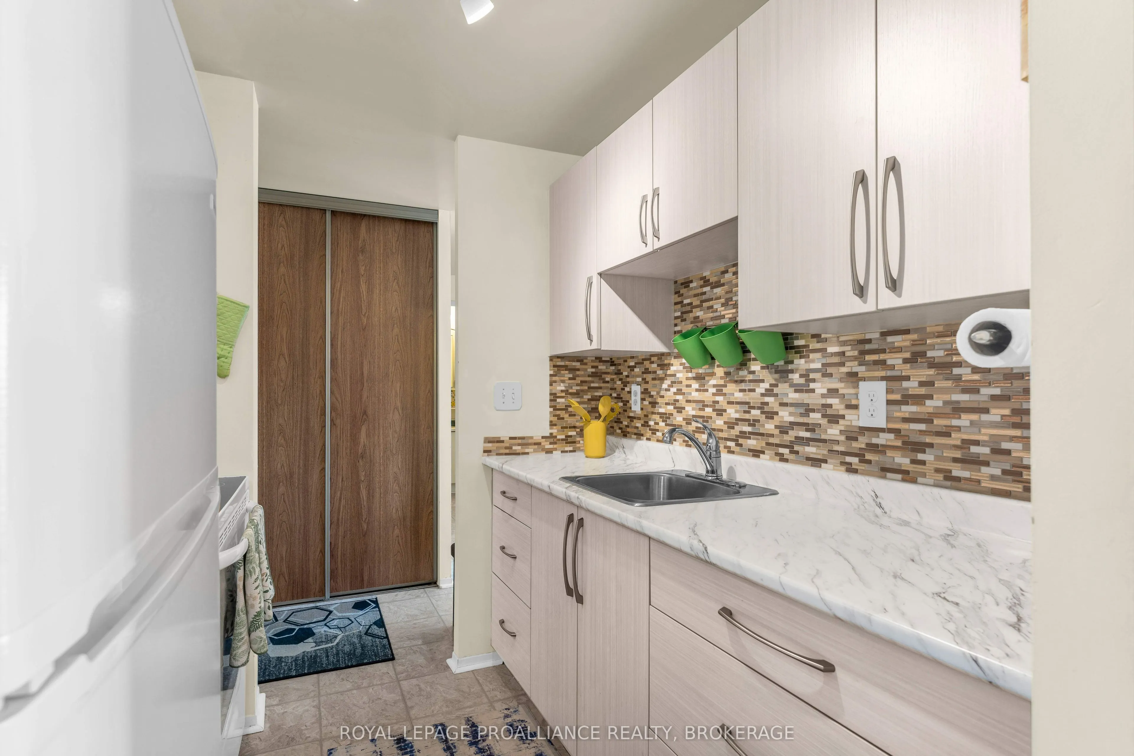 17 Eldon Hall Place #615