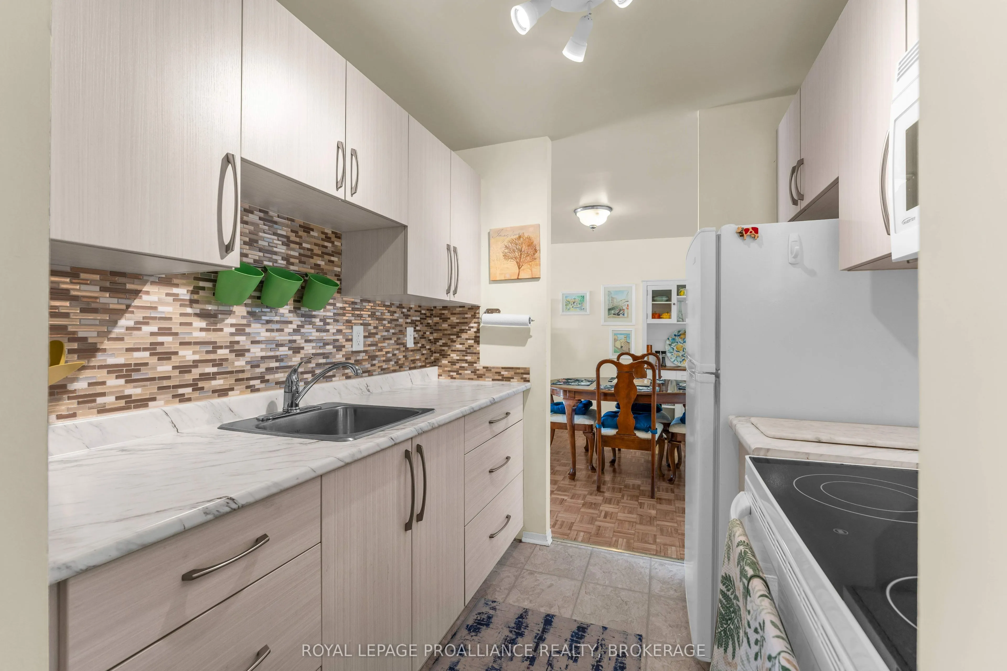 17 Eldon Hall Place #615