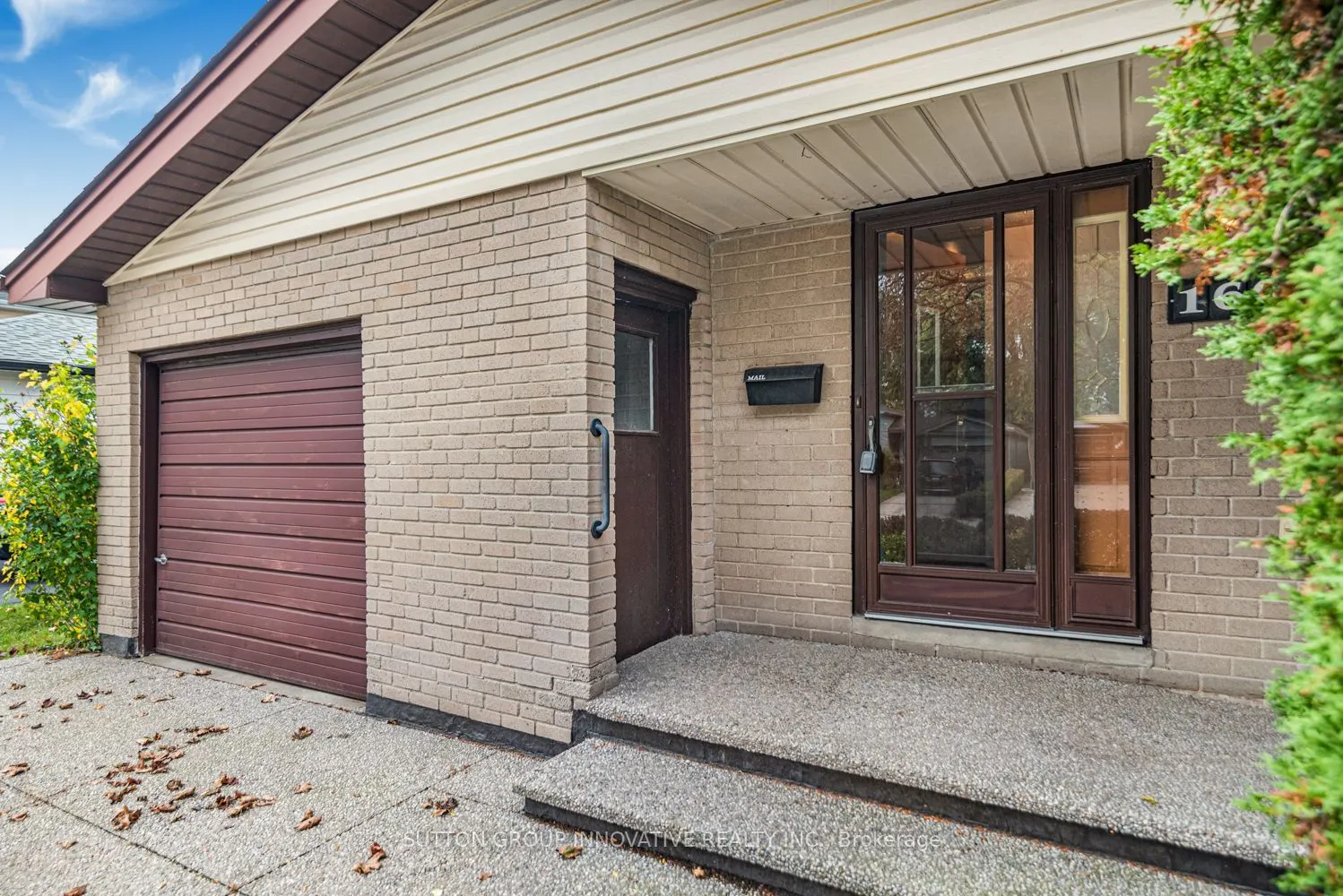 160 Birchcliffe Crescent