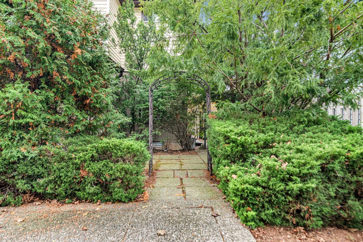 160 Birchcliffe Crescent
