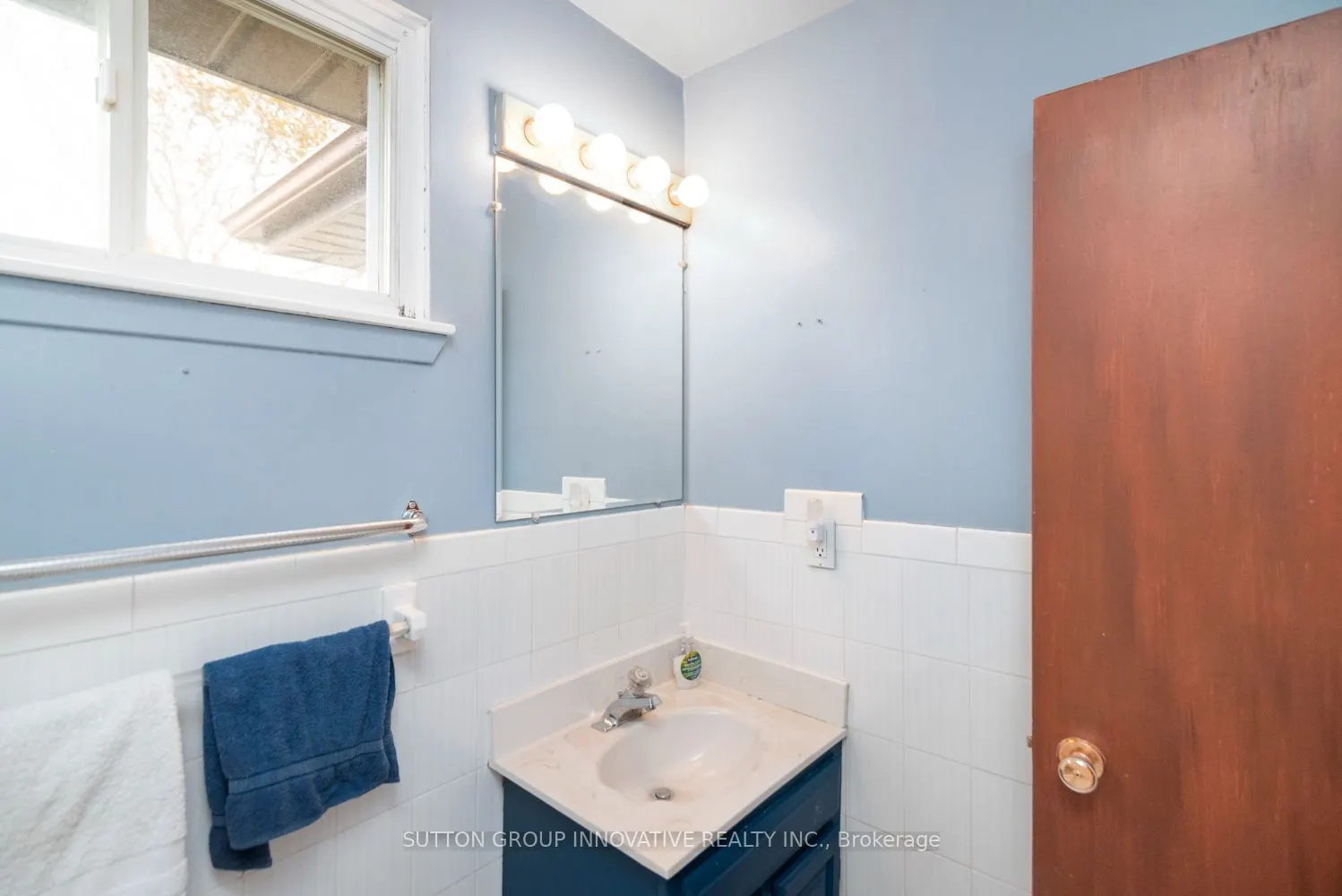 160 Birchcliffe Crescent