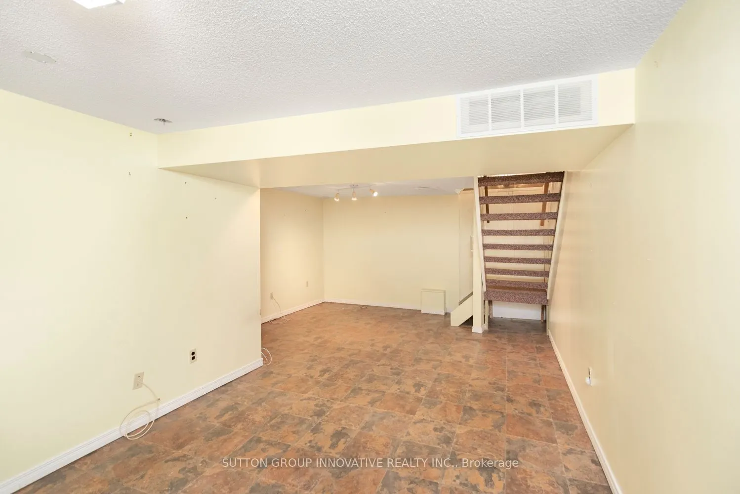 160 Birchcliffe Crescent